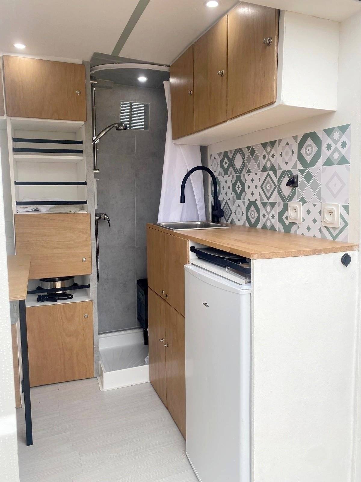 Vista de 3/4 Peugeot Boxer 2,2 l hdi 130 ch - Yescapa