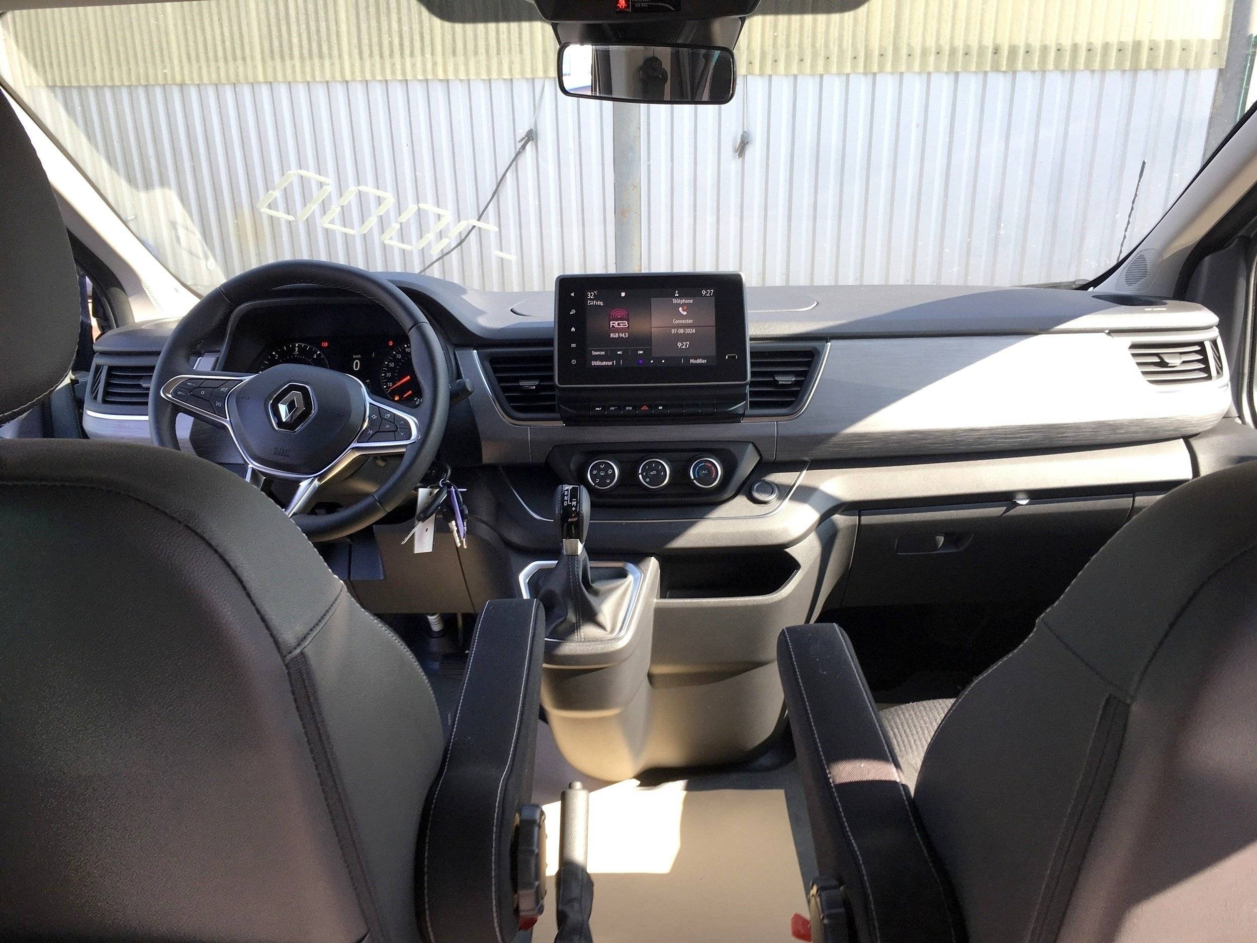 Poste de conduite Renault Trafic 2,5 l 150 ch BVA - Yescapa