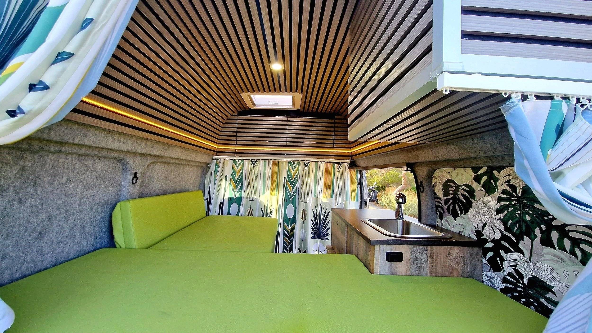 Dining Area Fiat Fiat talento - Yescapa