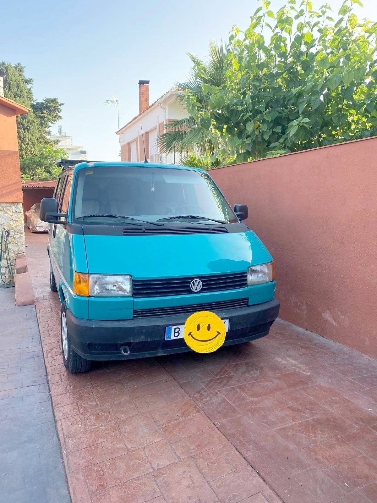 Vista frontale a ¾ Volkswagen T4 - Yescapa