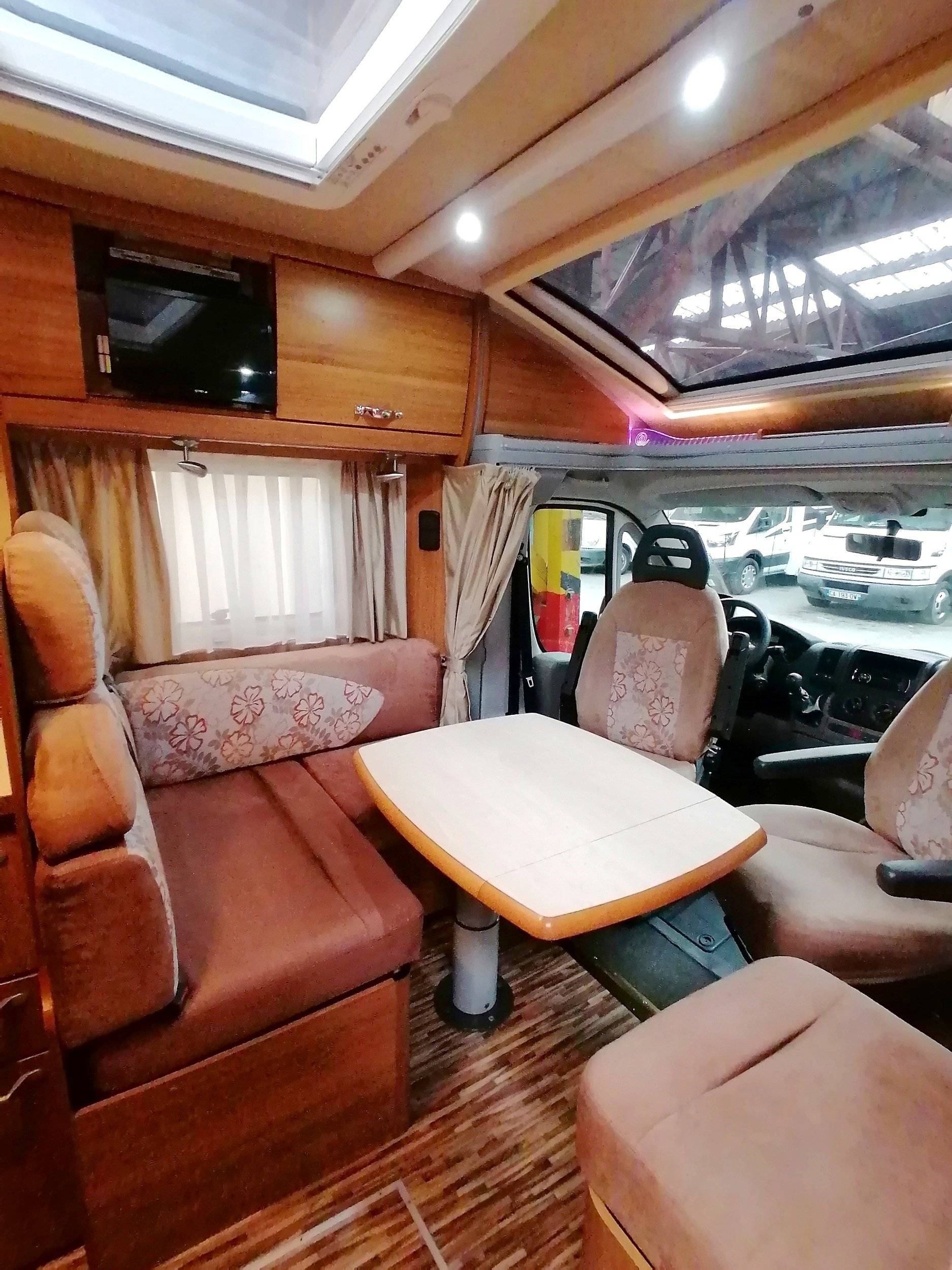 Dining Area Fiat Fiat 2,3 l 130 ch. - Yescapa
