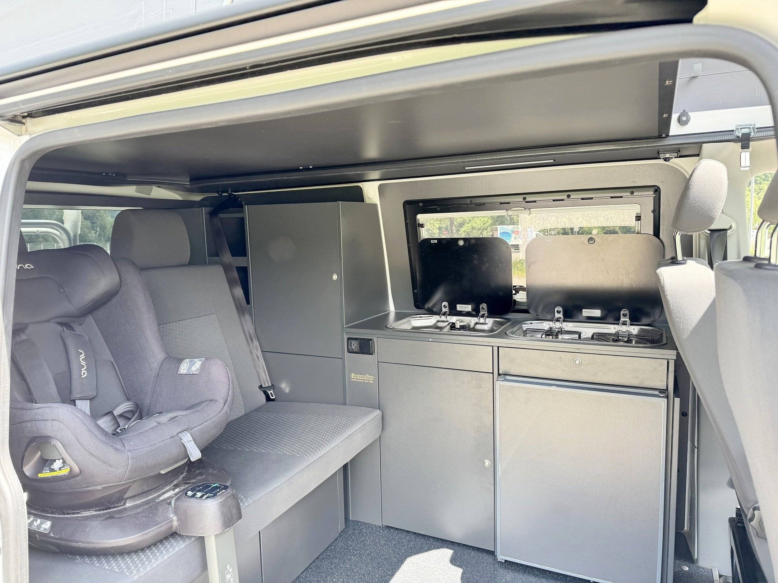 Coin repas Volkswagen T5 2 l 140 ch - Yescapa