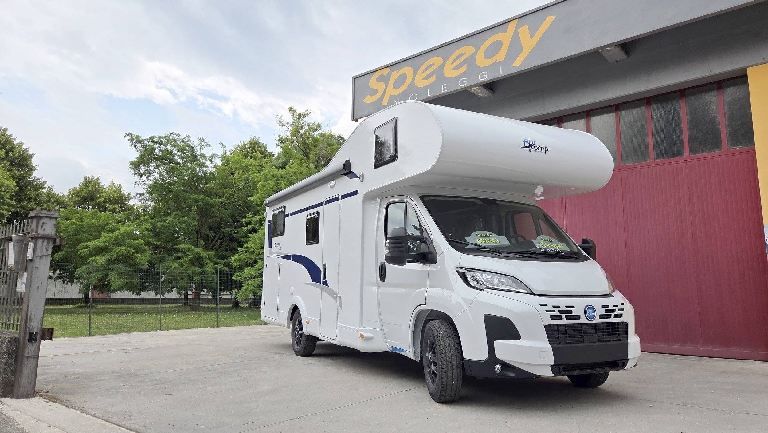Vista del vehículo ángulo delantero Fiat Ducato 2,2 140cv - Yescapa