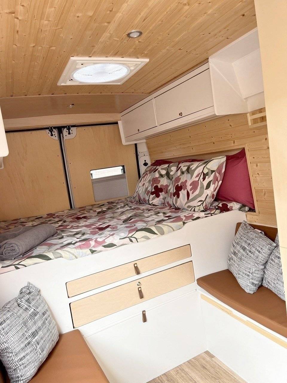 Menjador Peugeot PEUGEOT BOXER L3H2 - Yescapa