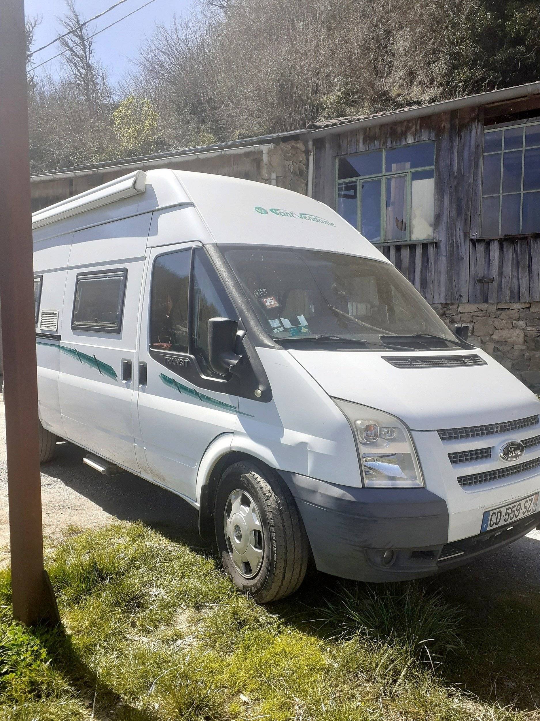 Vue avant de 3/4  - Yescapa