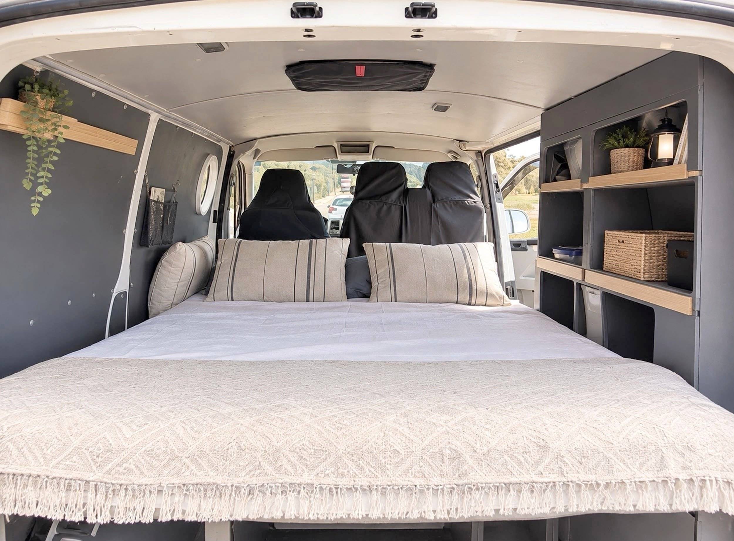 Couchages Volkswagen T5 2.0 TDI 114ch L1H1 - Yescapa