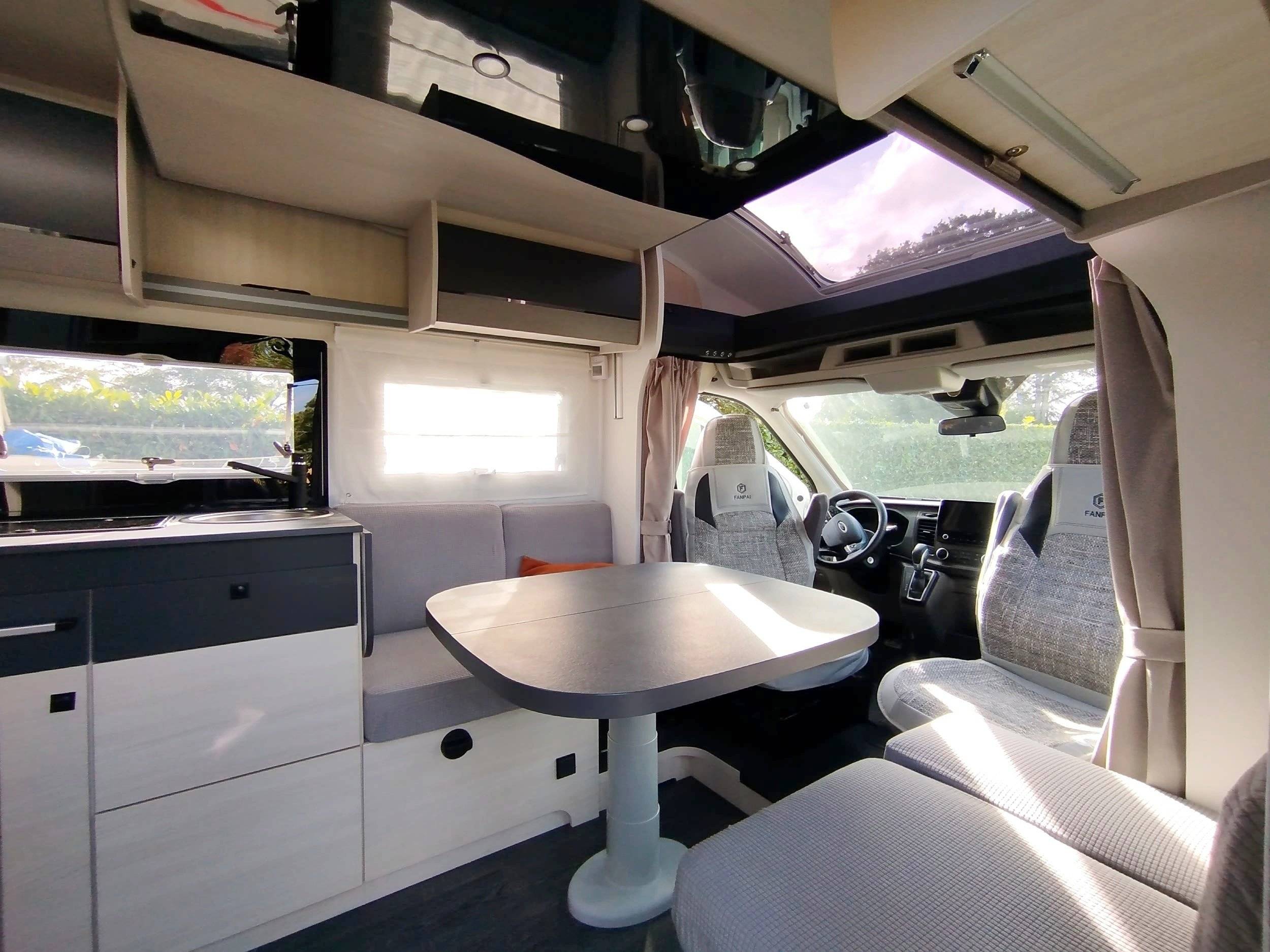 Área de jantar Ford transit TDCI 170CH boite automatique - Yescapa