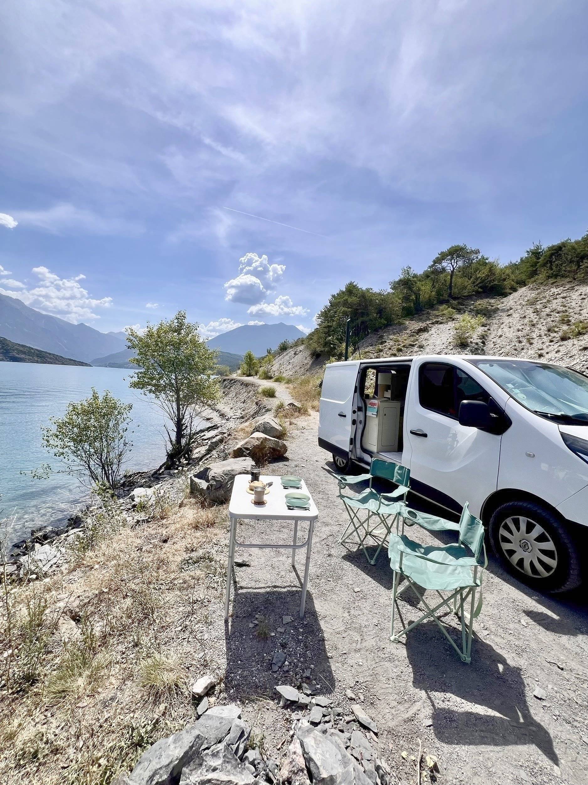 Dining Area Renault Trafic 1,6l 120 ch - Yescapa