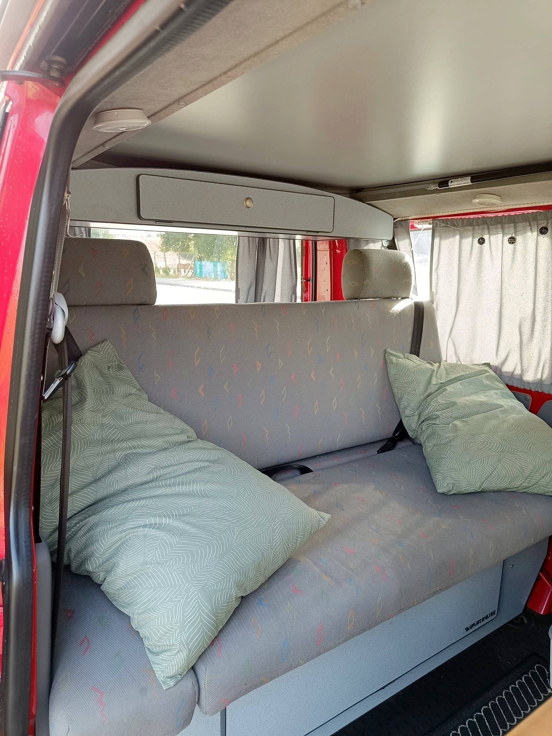 Berth Volkswagen T5 1,9 l 102 ch - Yescapa