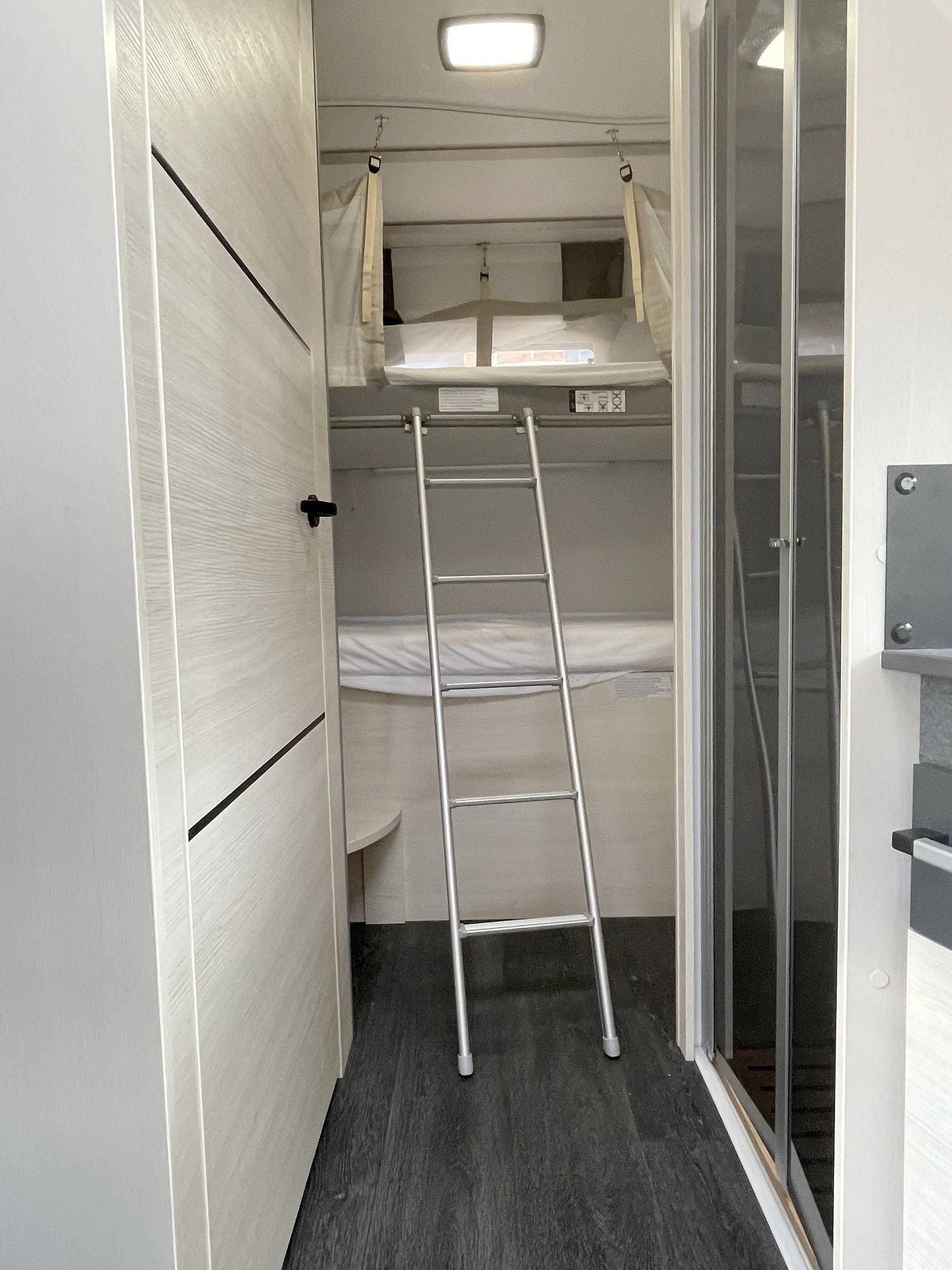 Challenger 380 Graphite Premium