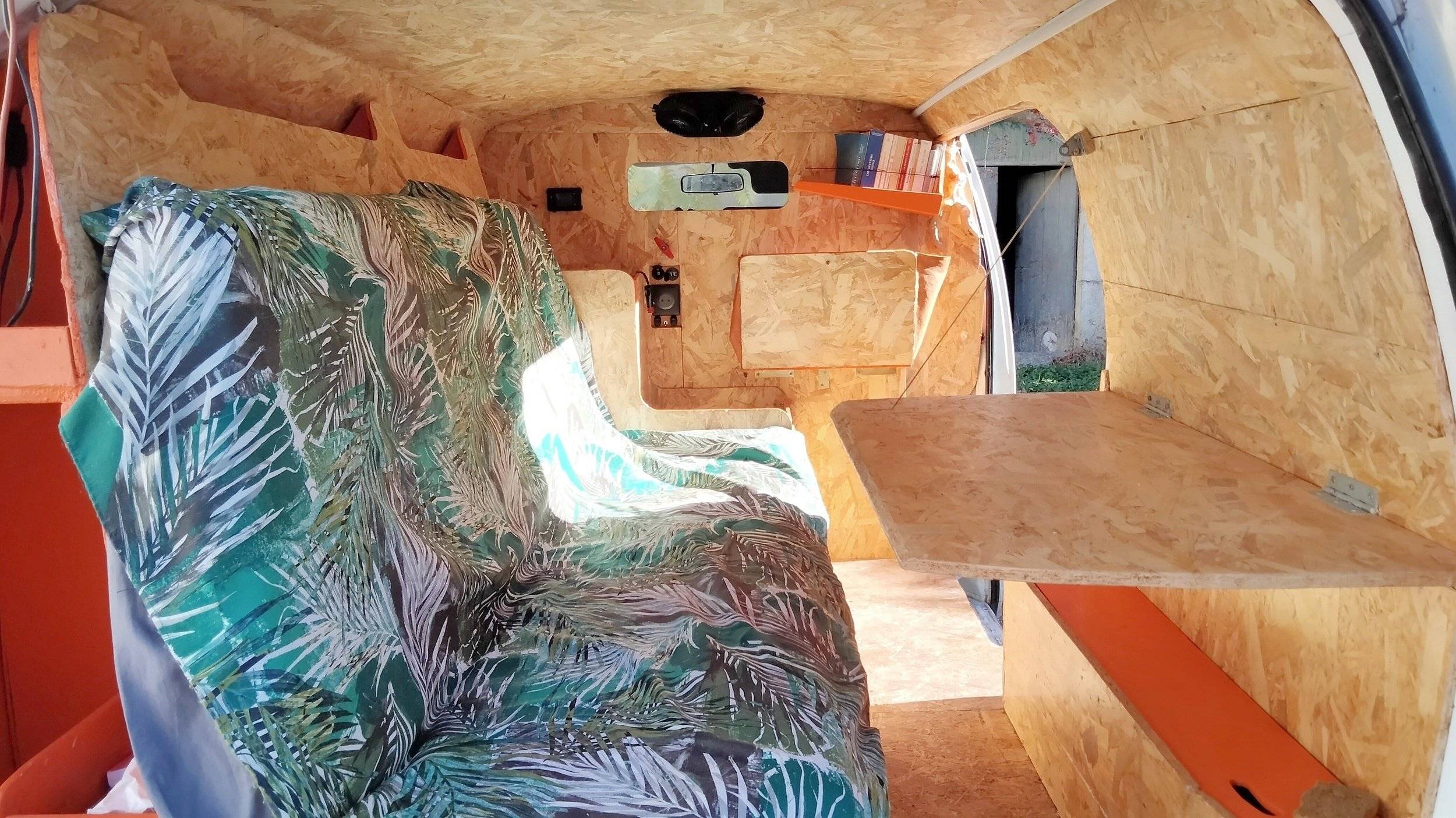 Menjador Toyota Hiace - Yescapa