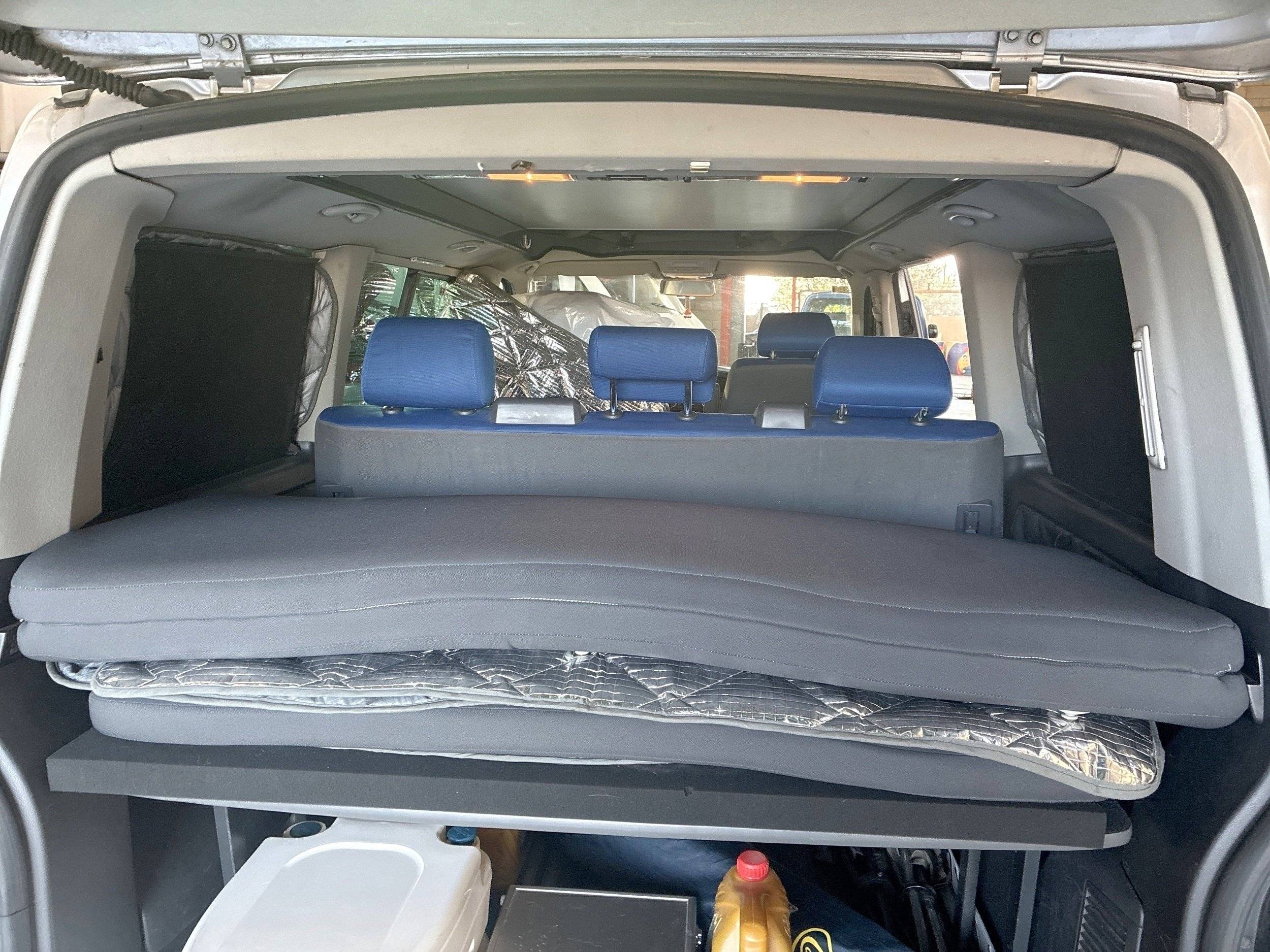 Berth Volkswagen T5 2,5 l 130 ch - Yescapa