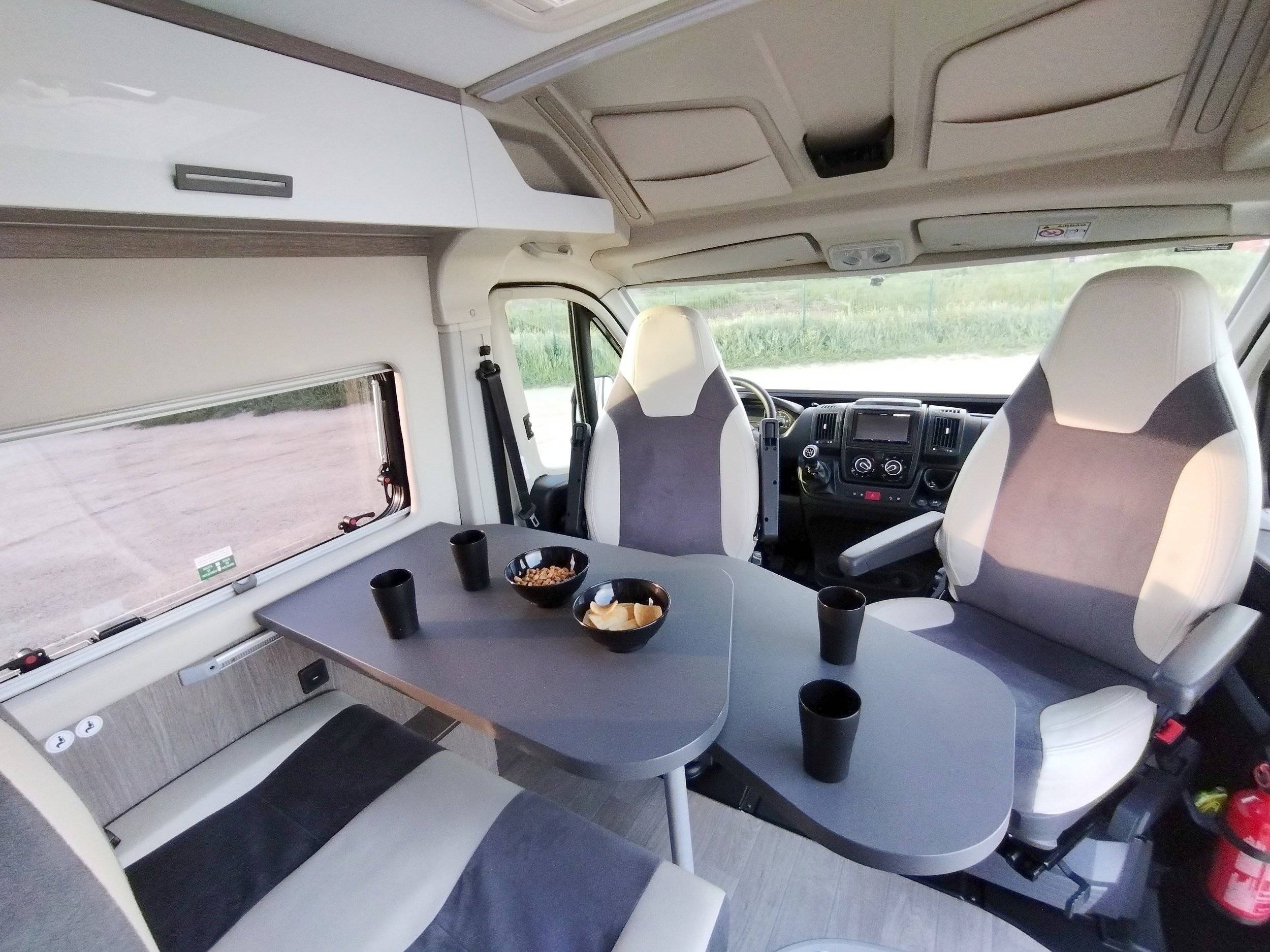 Dining Area Fiat FIAT DUCATO - Yescapa