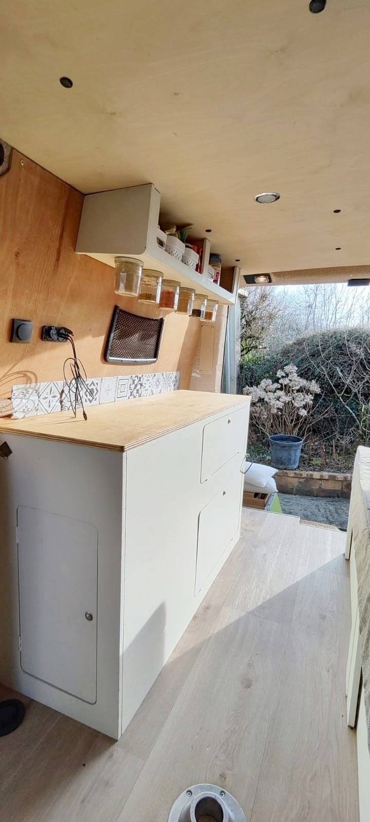Kitchen Ford Transit Custom L2H1 - Yescapa