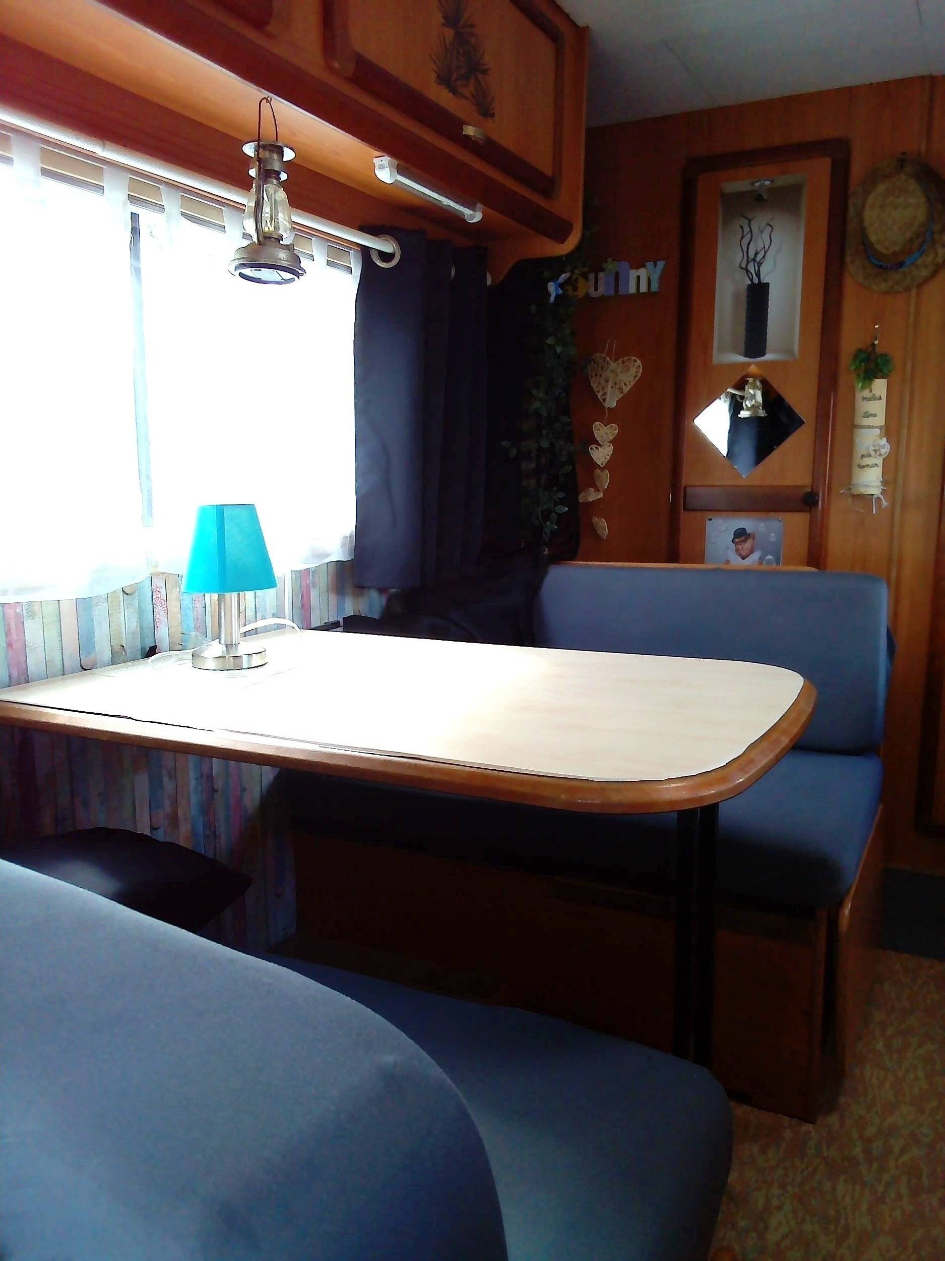 Coin repas Ford transit 2,5 D - Yescapa