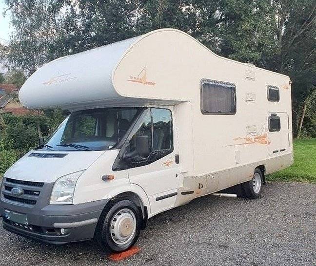 Voorkant 3/4 Ford ford transit - Yescapa