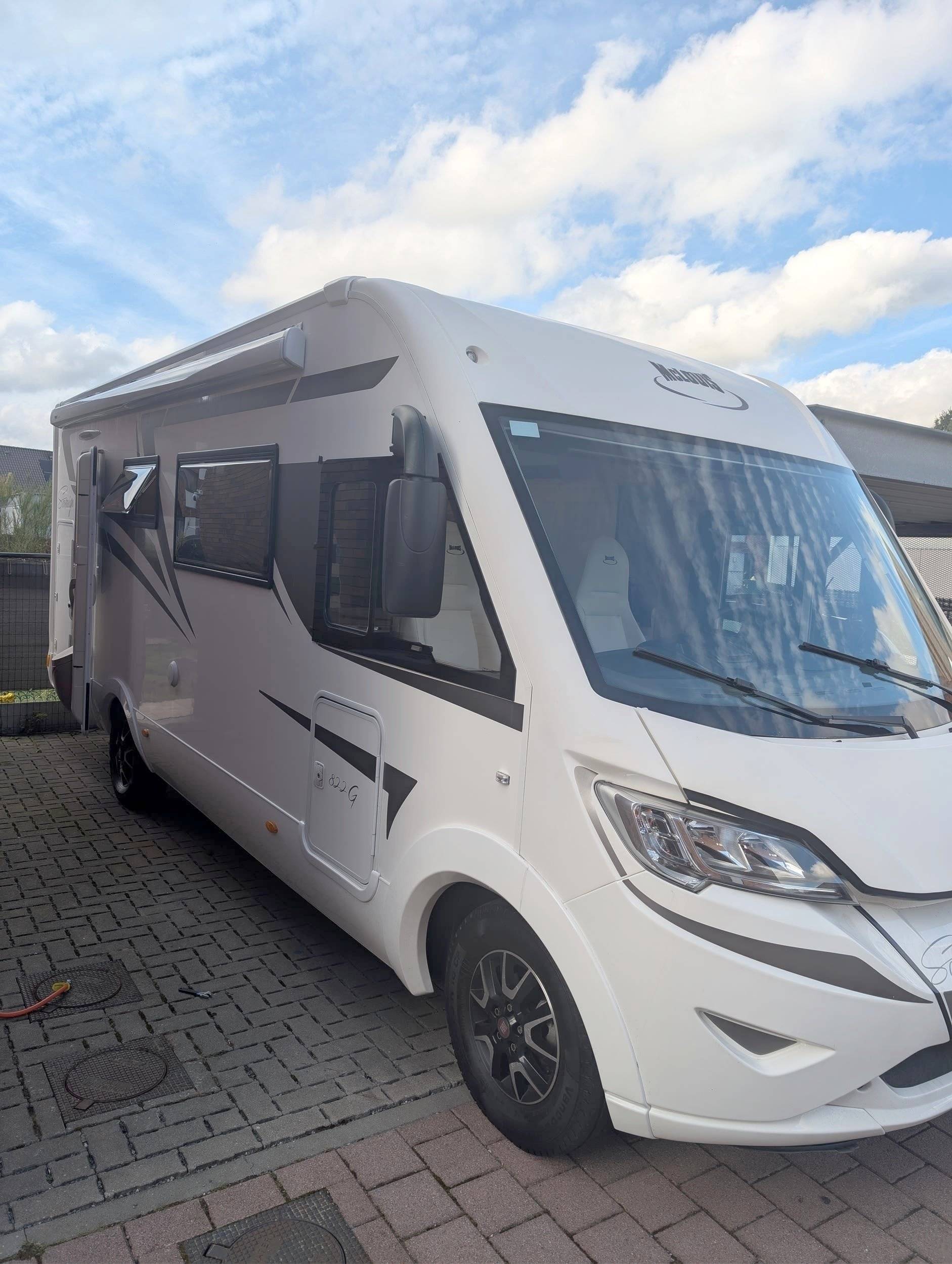 Vista de 3/4 Fiat 2,3 l 130 ch. - Yescapa