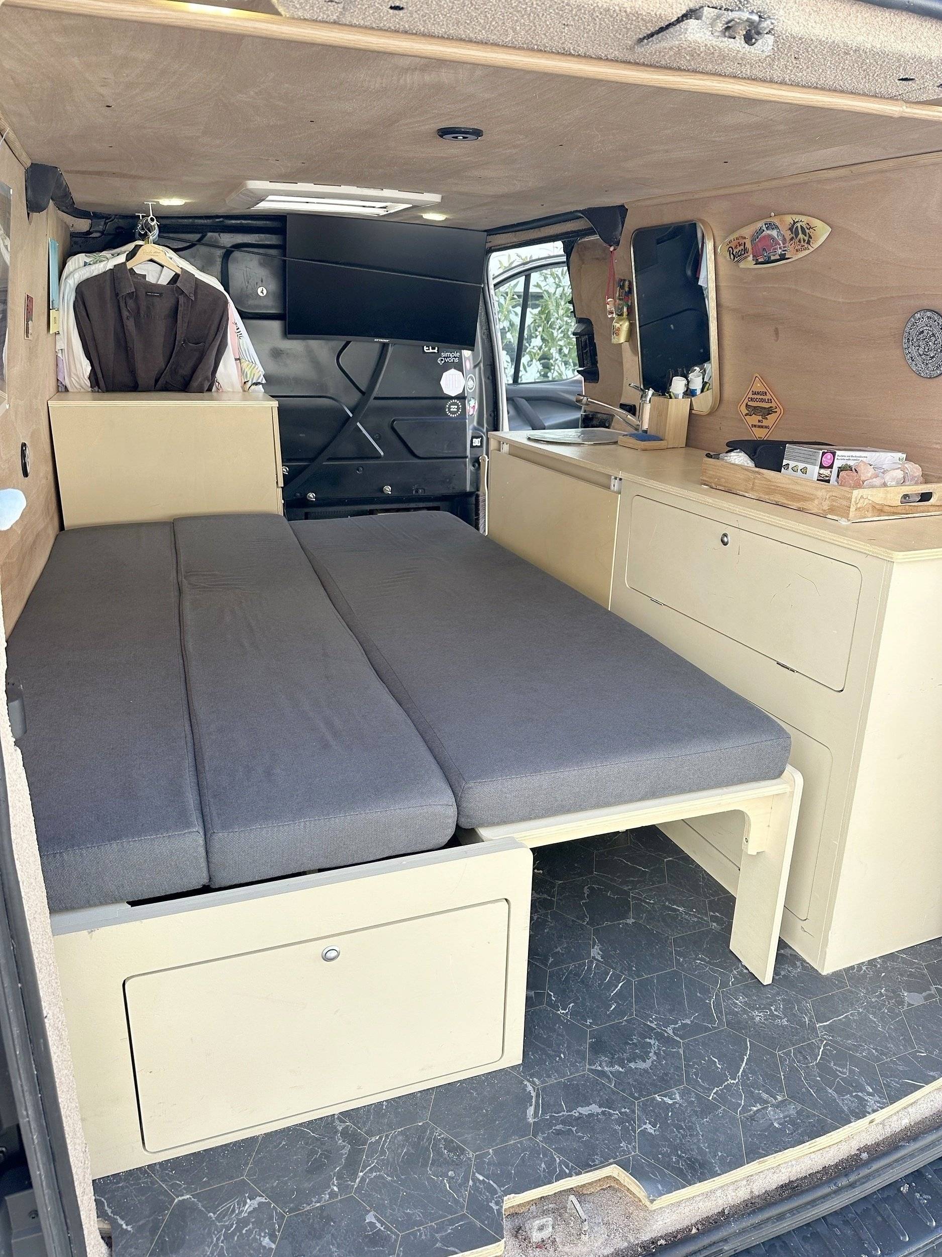 Ansicht von hinten Ford Transit Custom 2,0l 105 ch - Yescapa