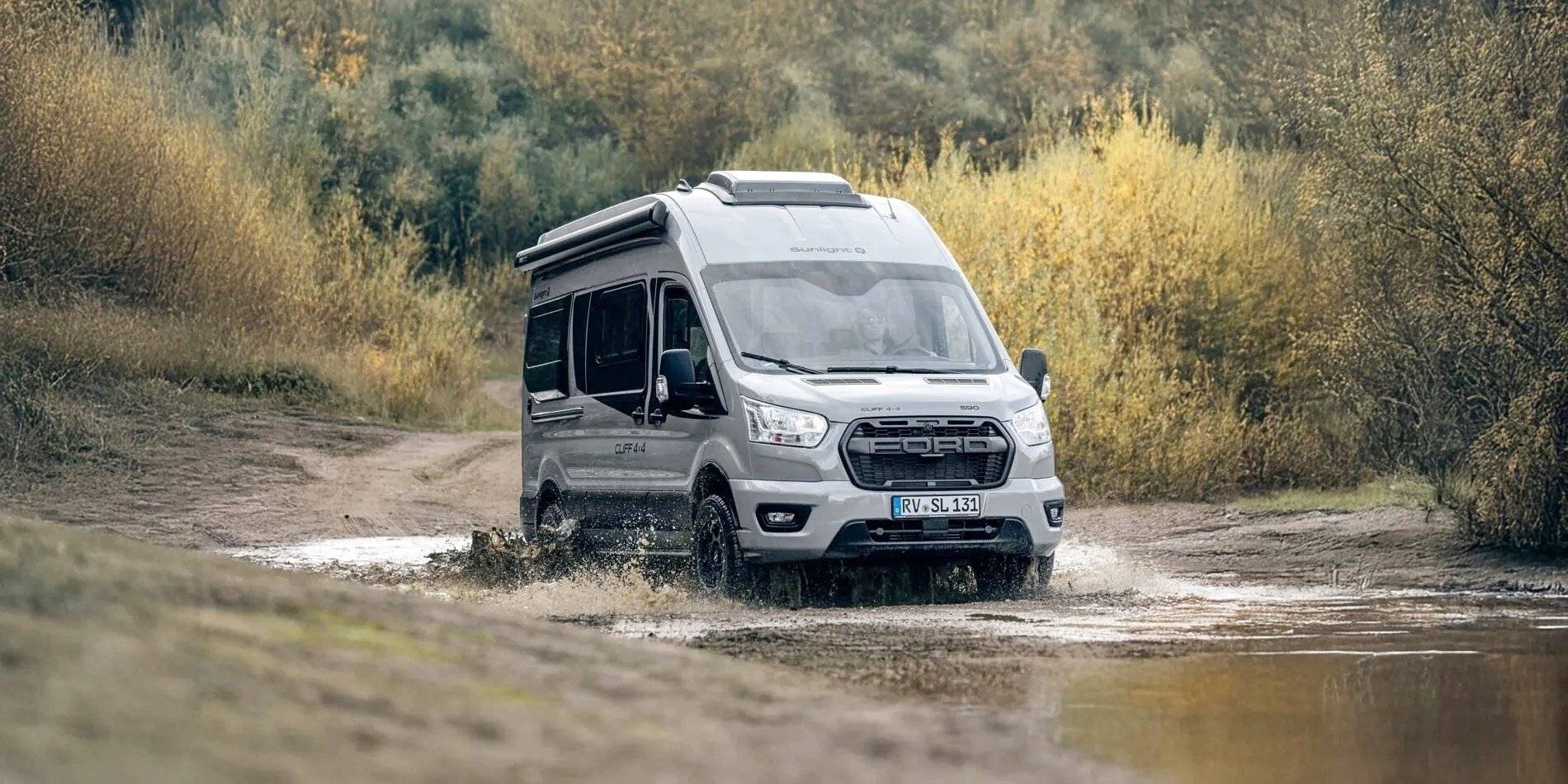 Vista del vehicle angle davanter Ford Cliff 590 4x4 Adventure - Yescapa