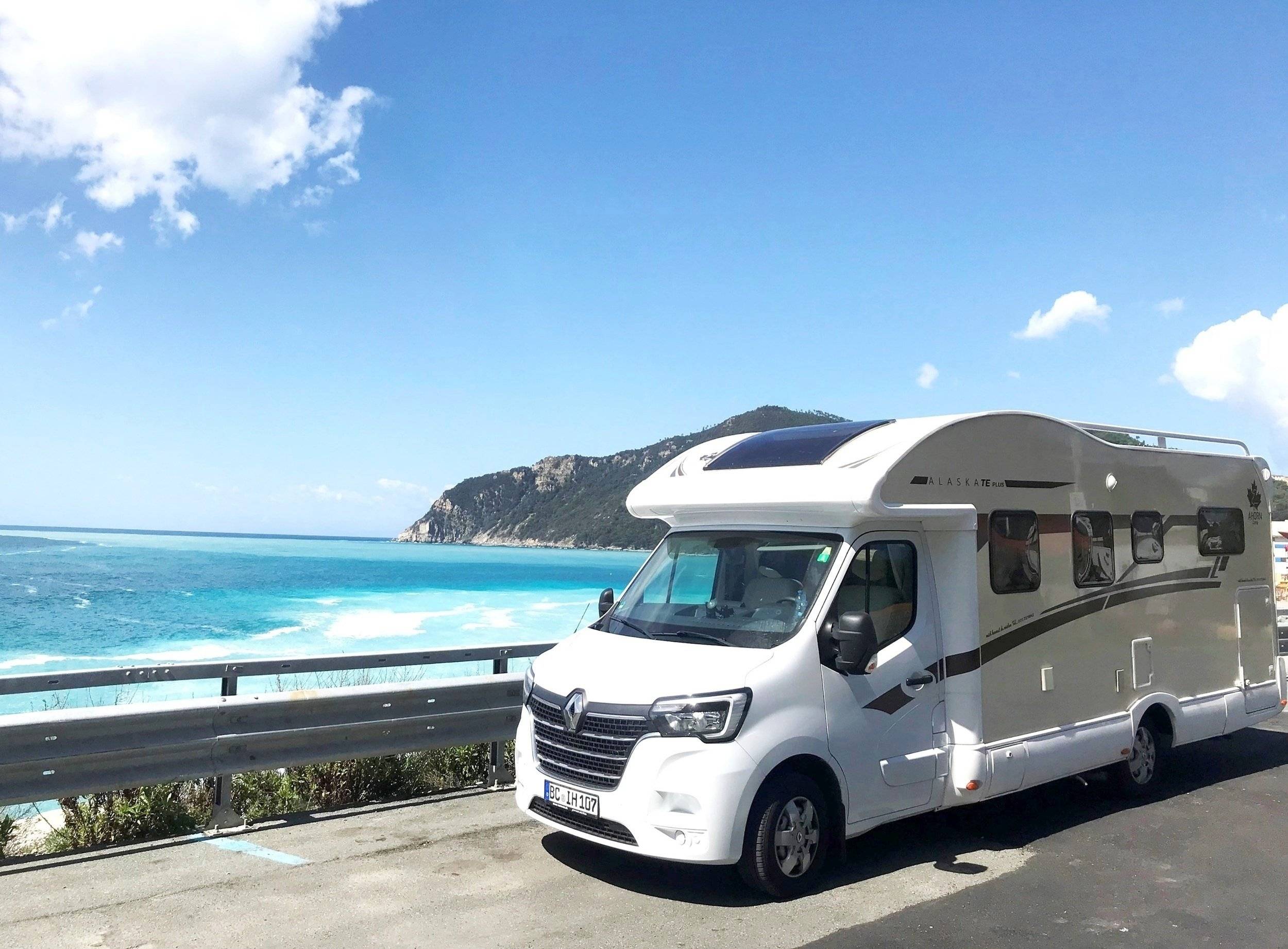 Vista frontale a ¾ Renault Renault Master - Yescapa