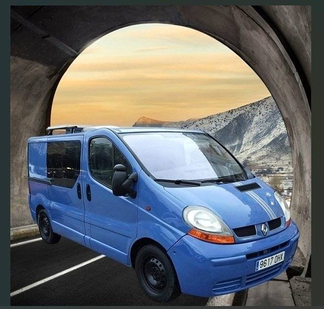 Vista frontale a ¾ Renault Renault trafic cm font t vendome - Yescapa