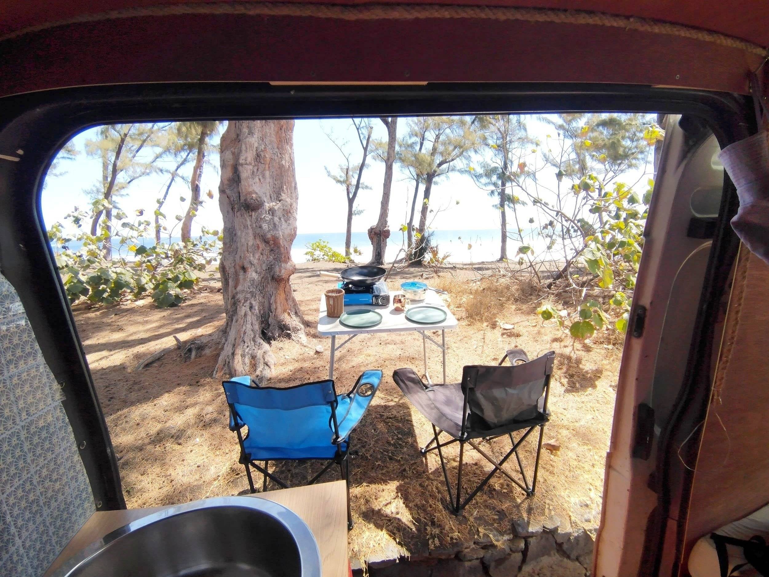 Dining Area Ford Transit - Yescapa