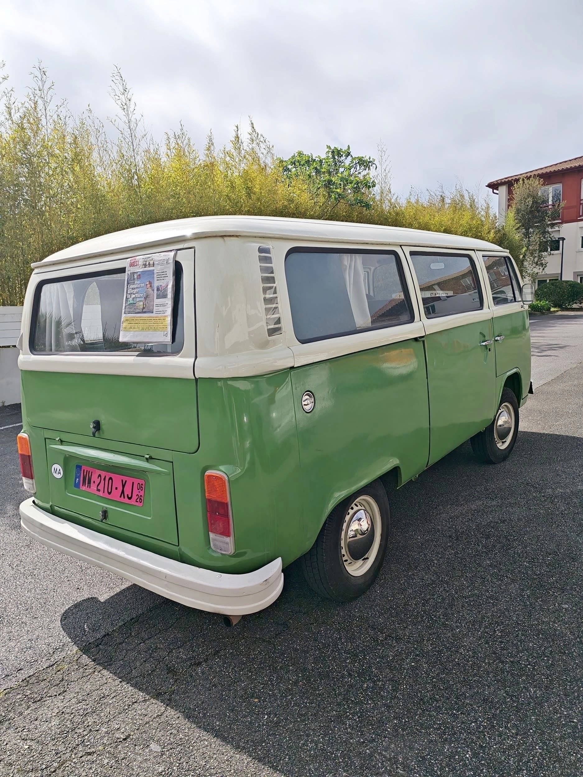 Rear view Volkswagen Kombi T2 - Yescapa
