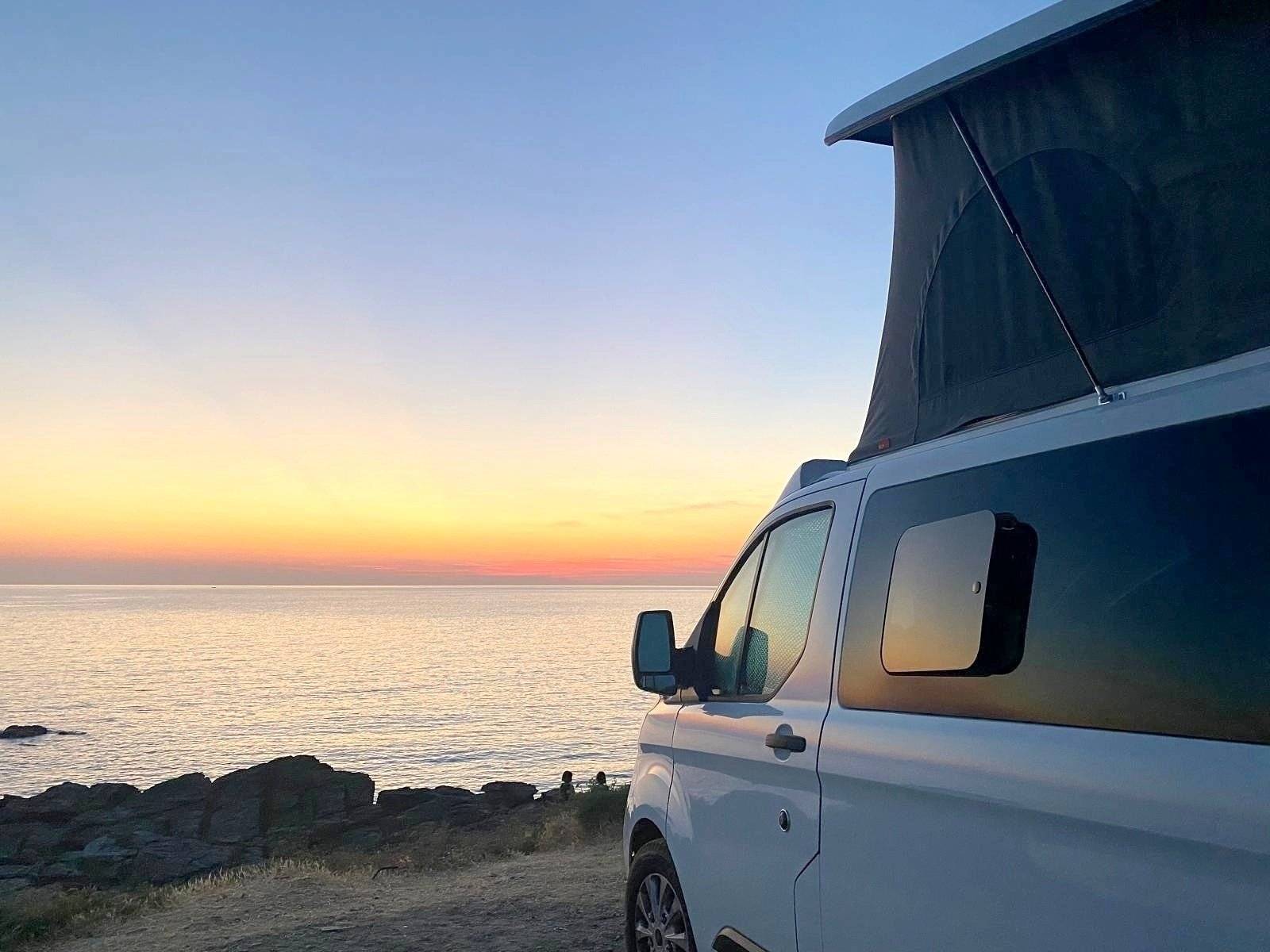 Vista frontale a ¾ Ford - Yescapa