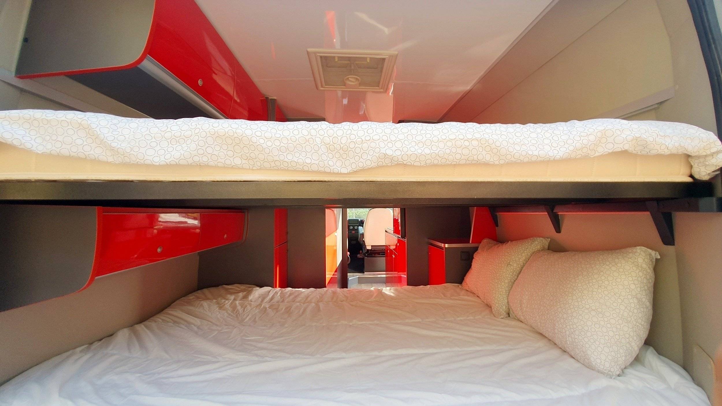 Slaapplaatsen Citroën Jumper 2.2HDI 150CV - Yescapa