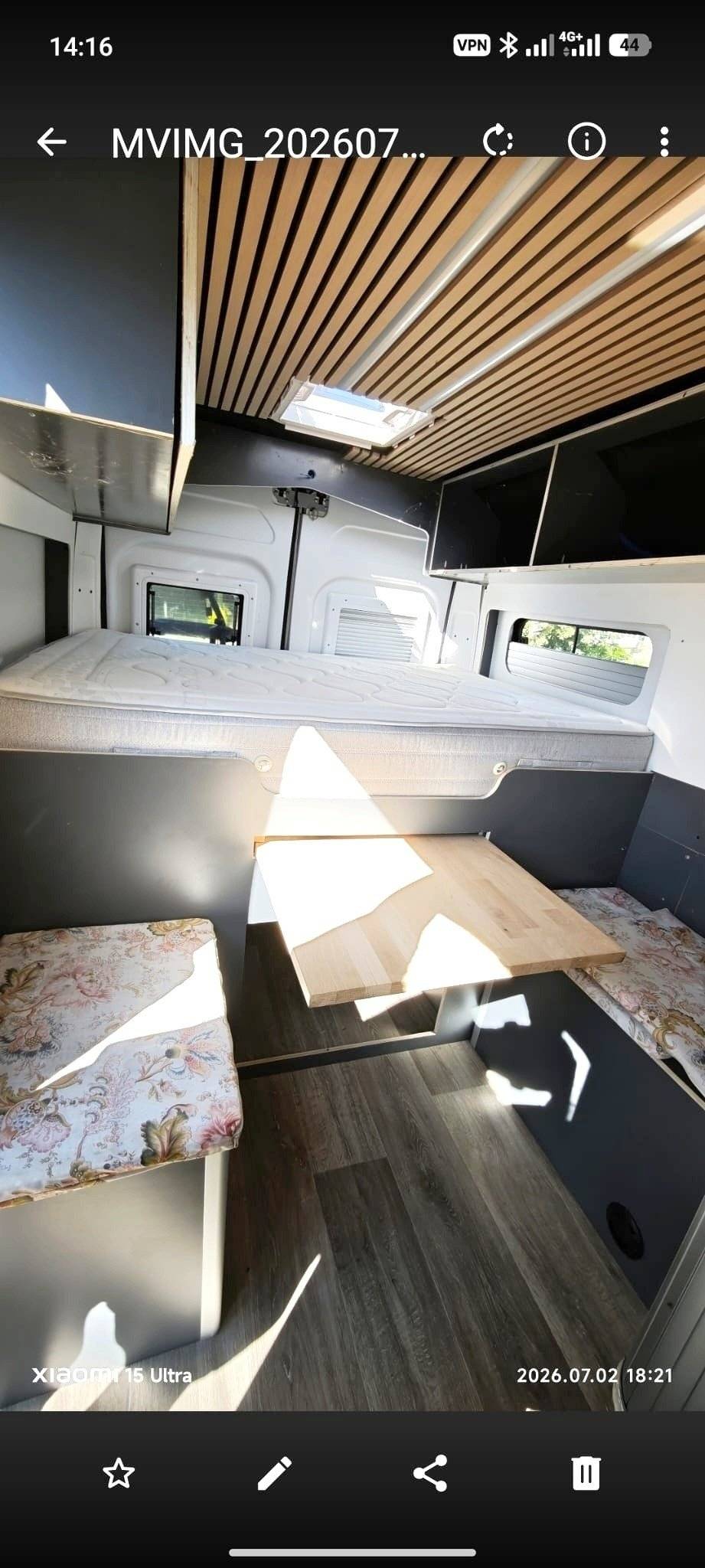 Área de jantar Peugeot Boxer 2,2 l 130 ch - Yescapa