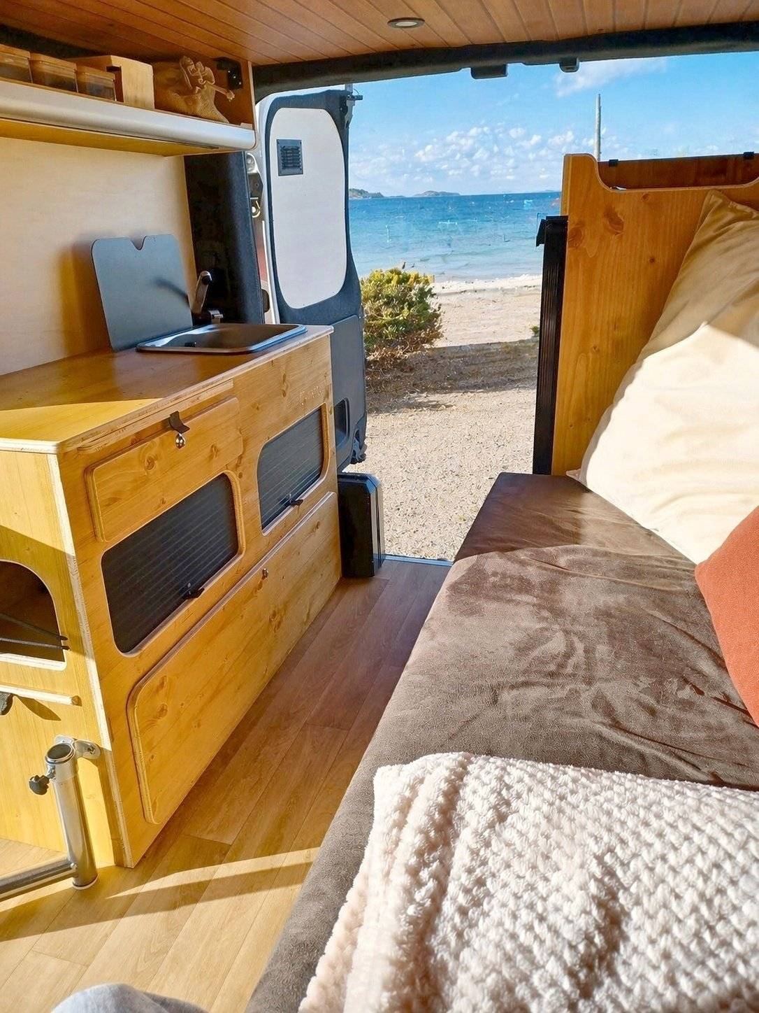 Dormidas Renault Trafic DCI 95 Grand confort - Yescapa