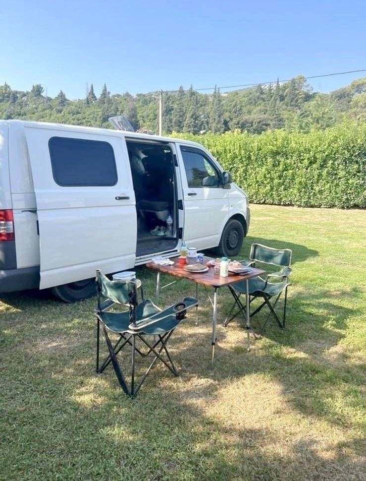 Eethoek Volkswagen T5 2,5 l 102 ch - Yescapa