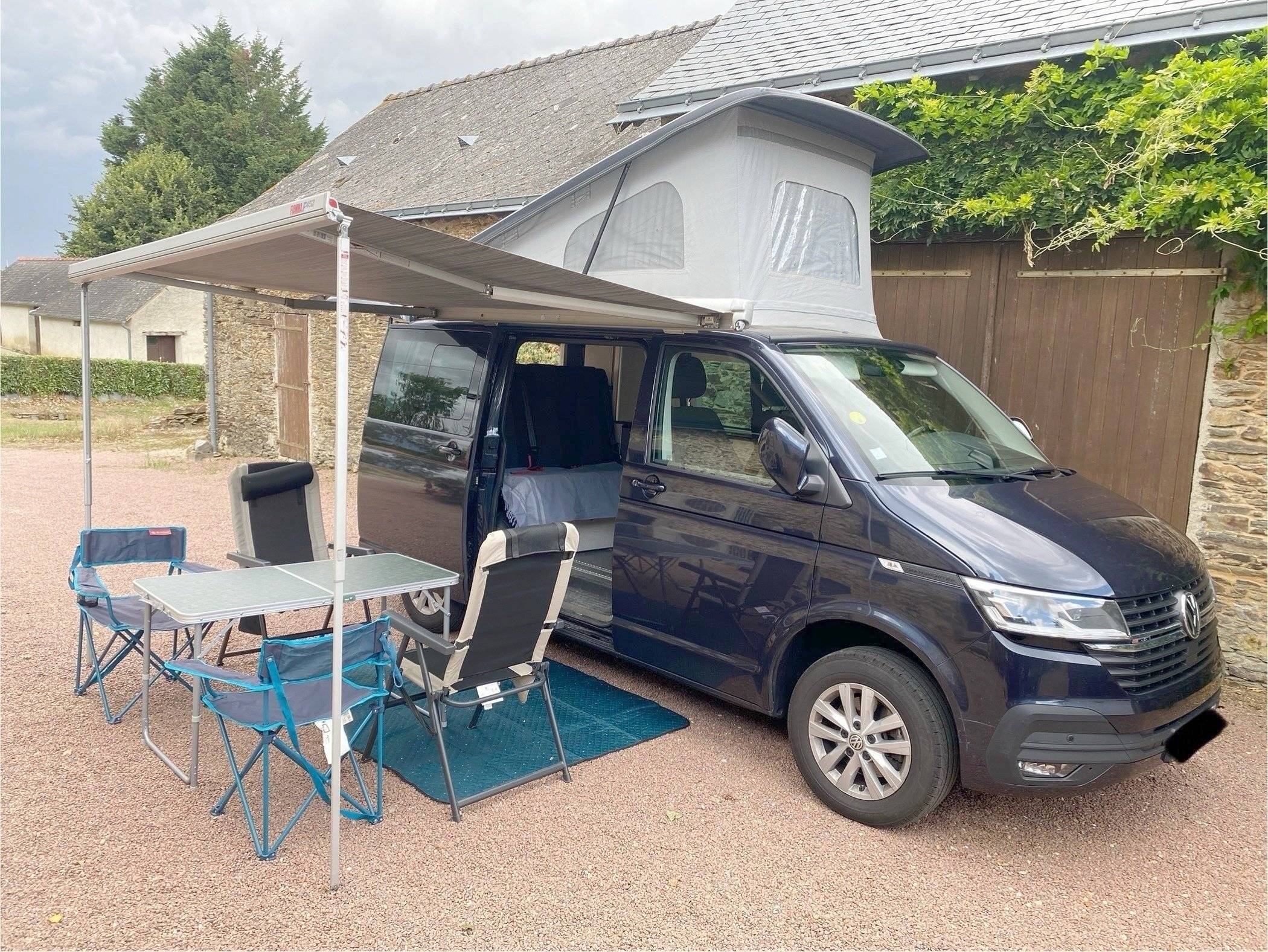 Front view from 3/4 Volkswagen - Yescapa