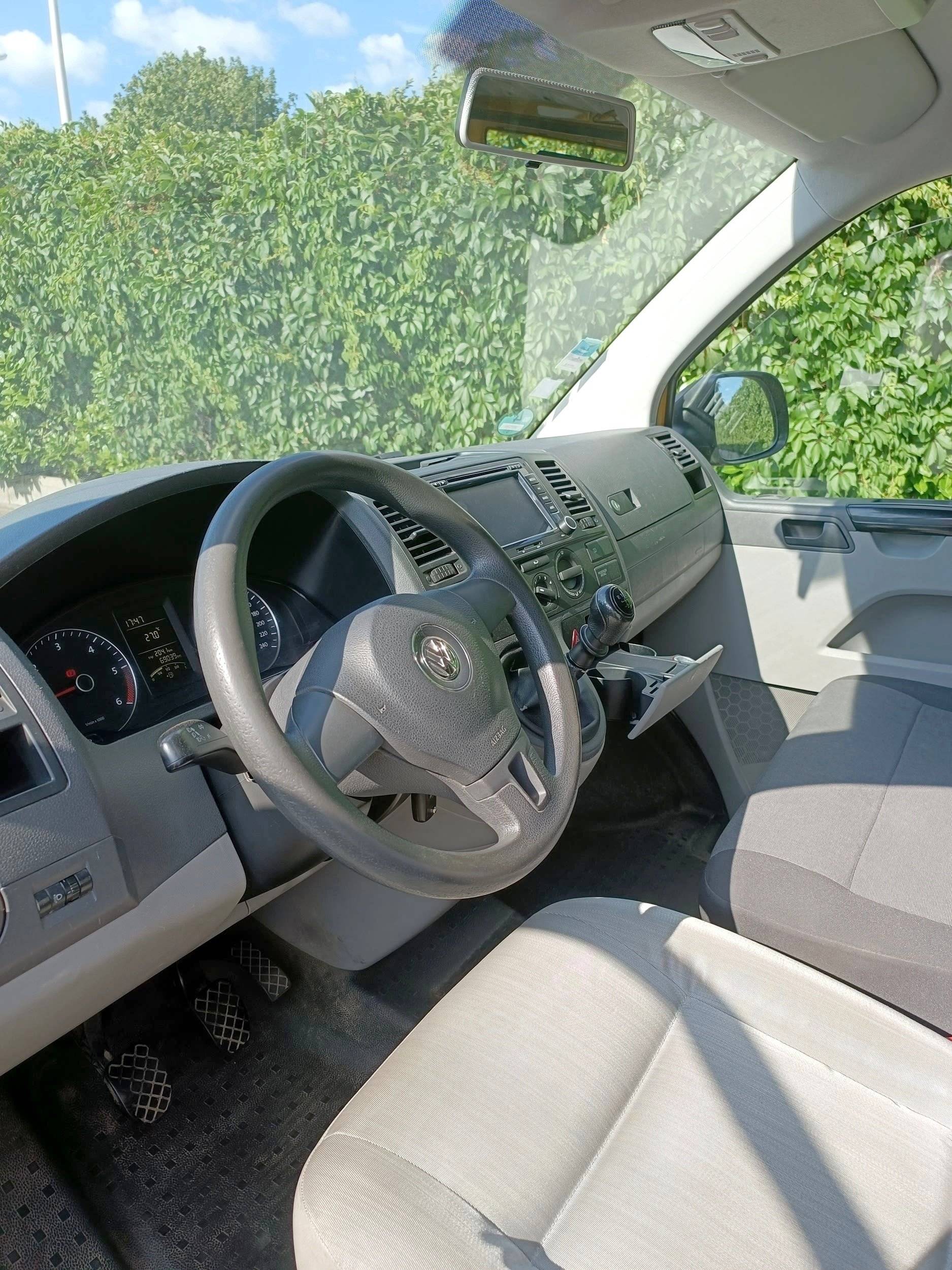 Driver's compartment Volkswagen T5 2,0 l 84 kw - Yescapa