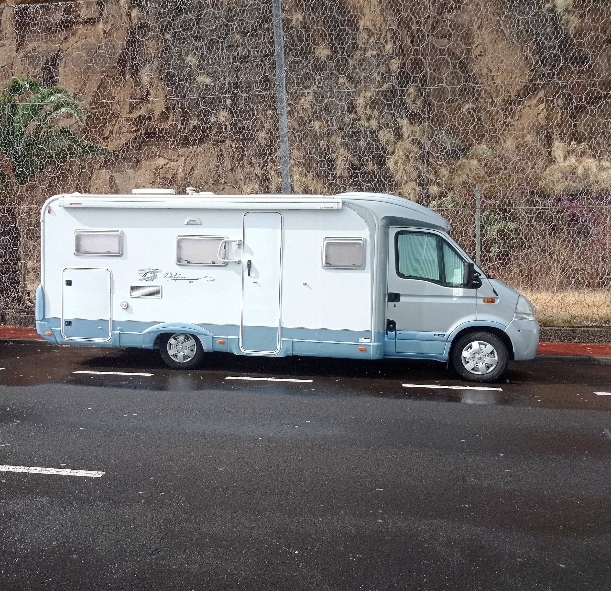 schräge Vorderansicht  - Yescapa