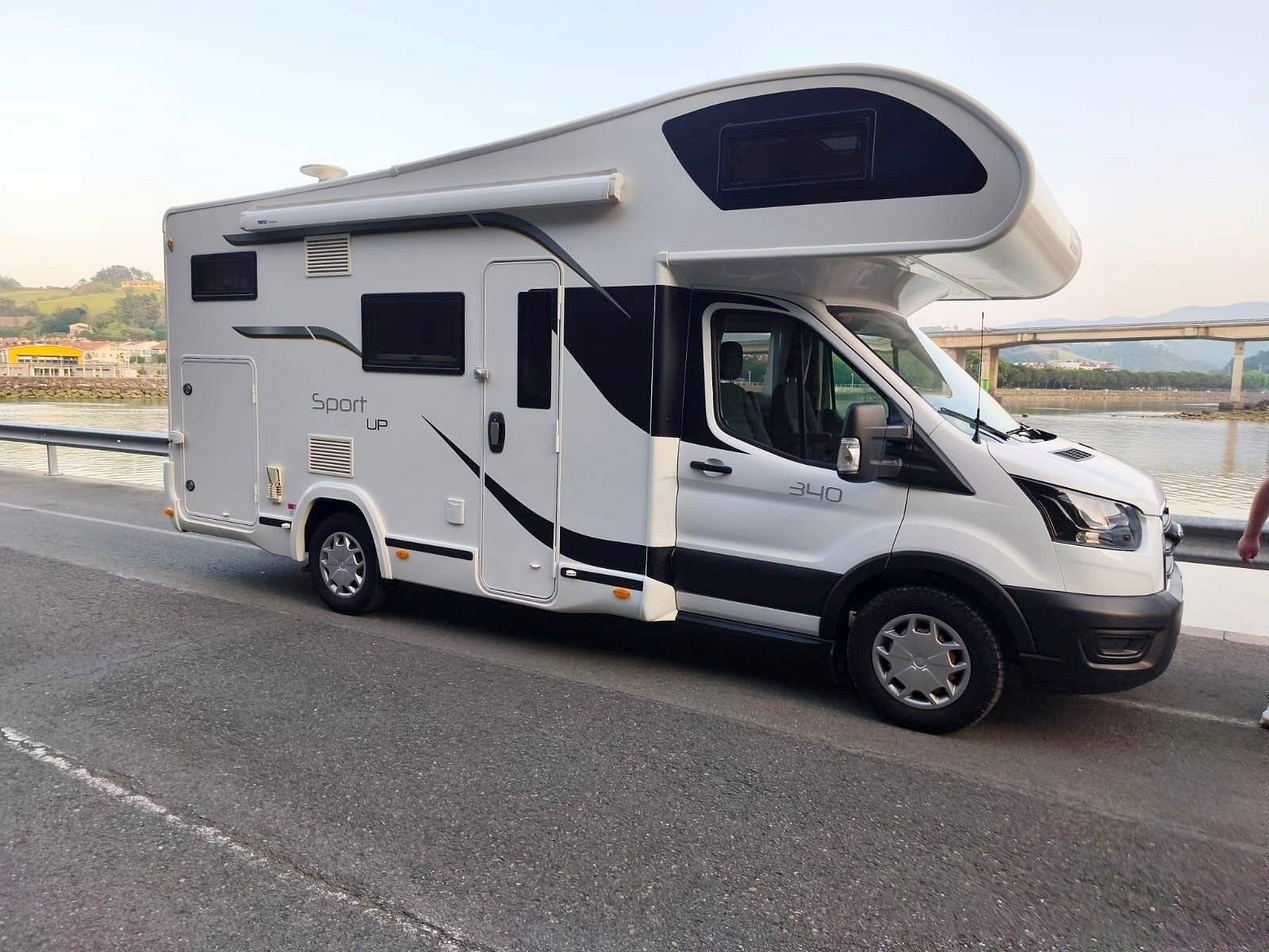 Vista del vehicle angle davanter Ford ford transit - Yescapa