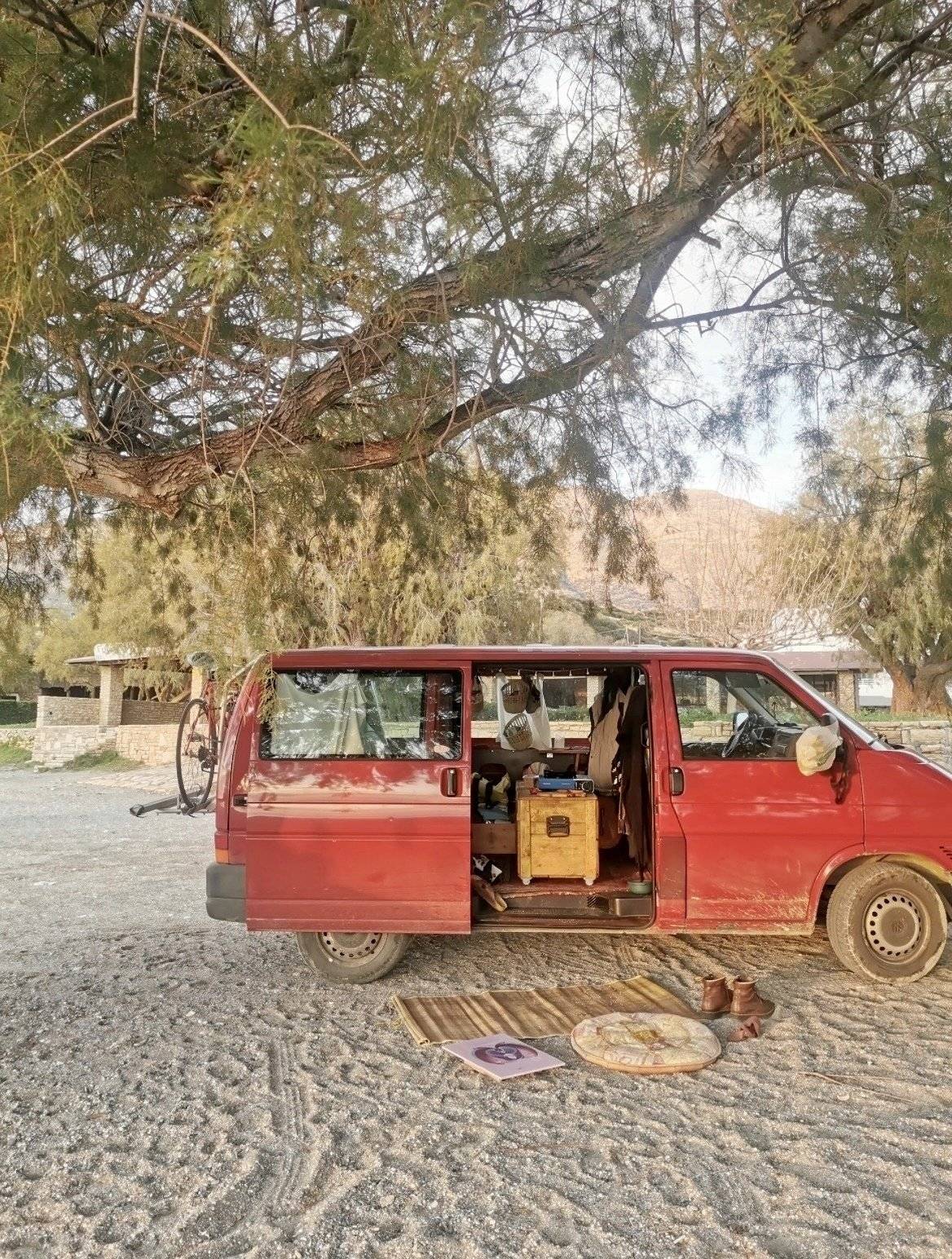 Vue avant de 3/4 Volkswagen T4 - Yescapa