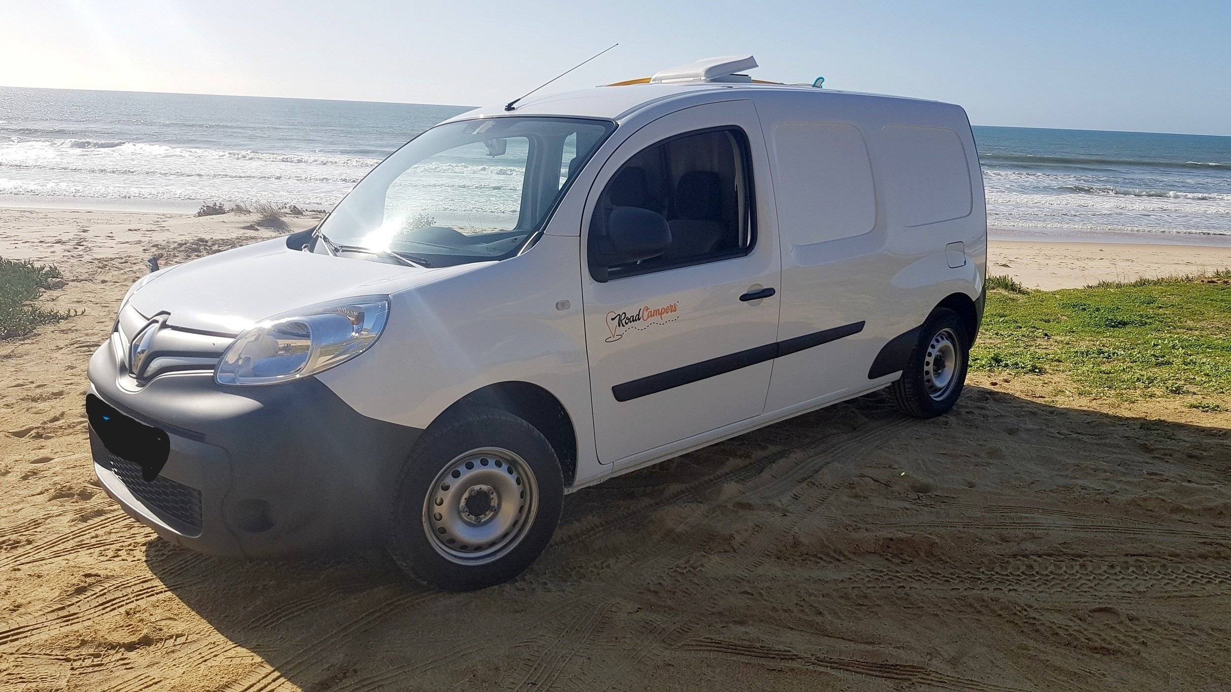 schräge Vorderansicht Renault Kangoo XL - Yescapa