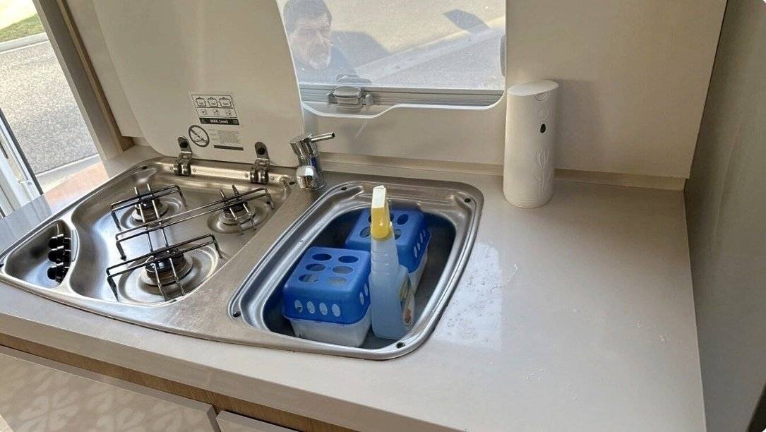 Low profile RV 