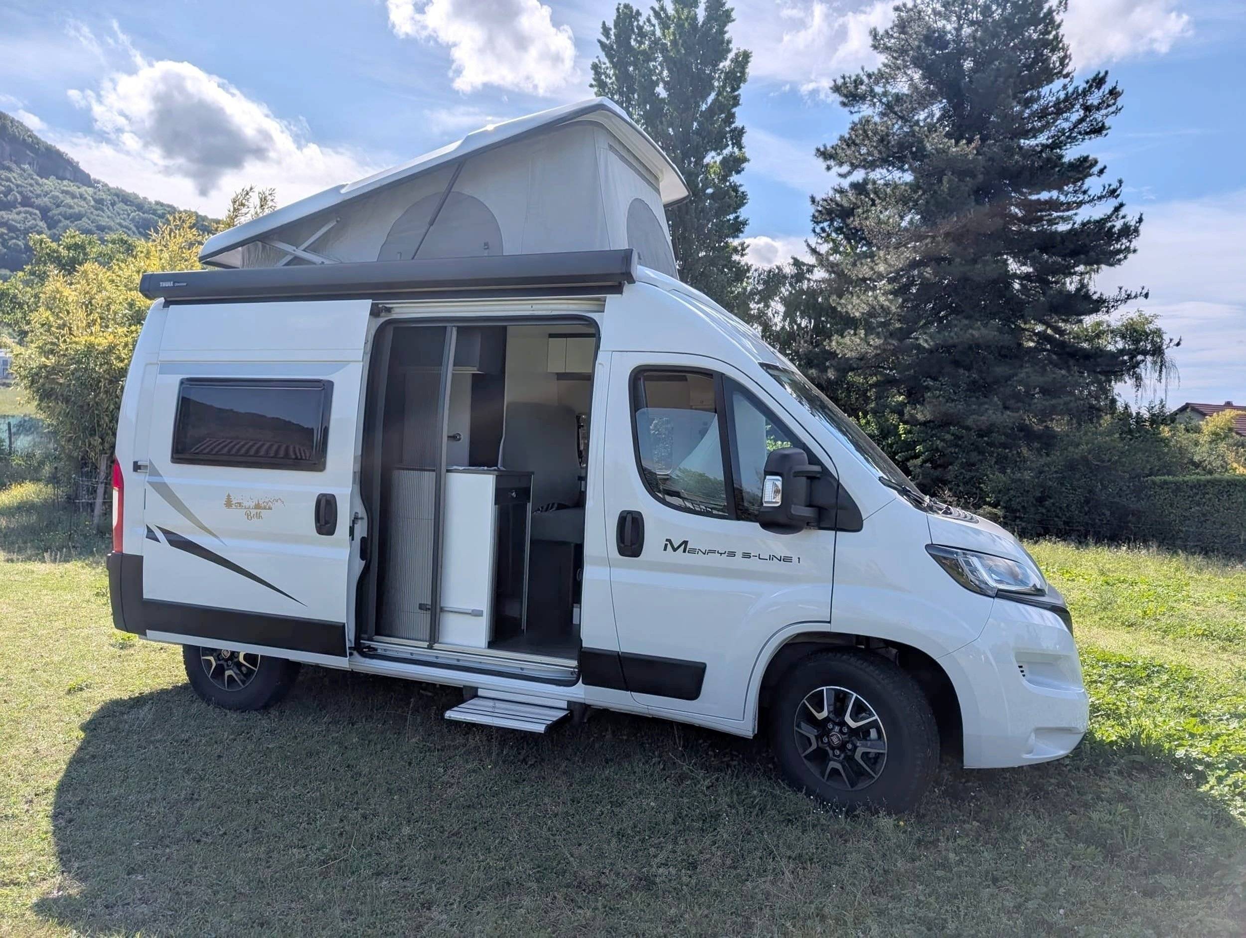 schräge Vorderansicht Fiat Ducato 2,3 l Multijet 130 ch. - Yescapa