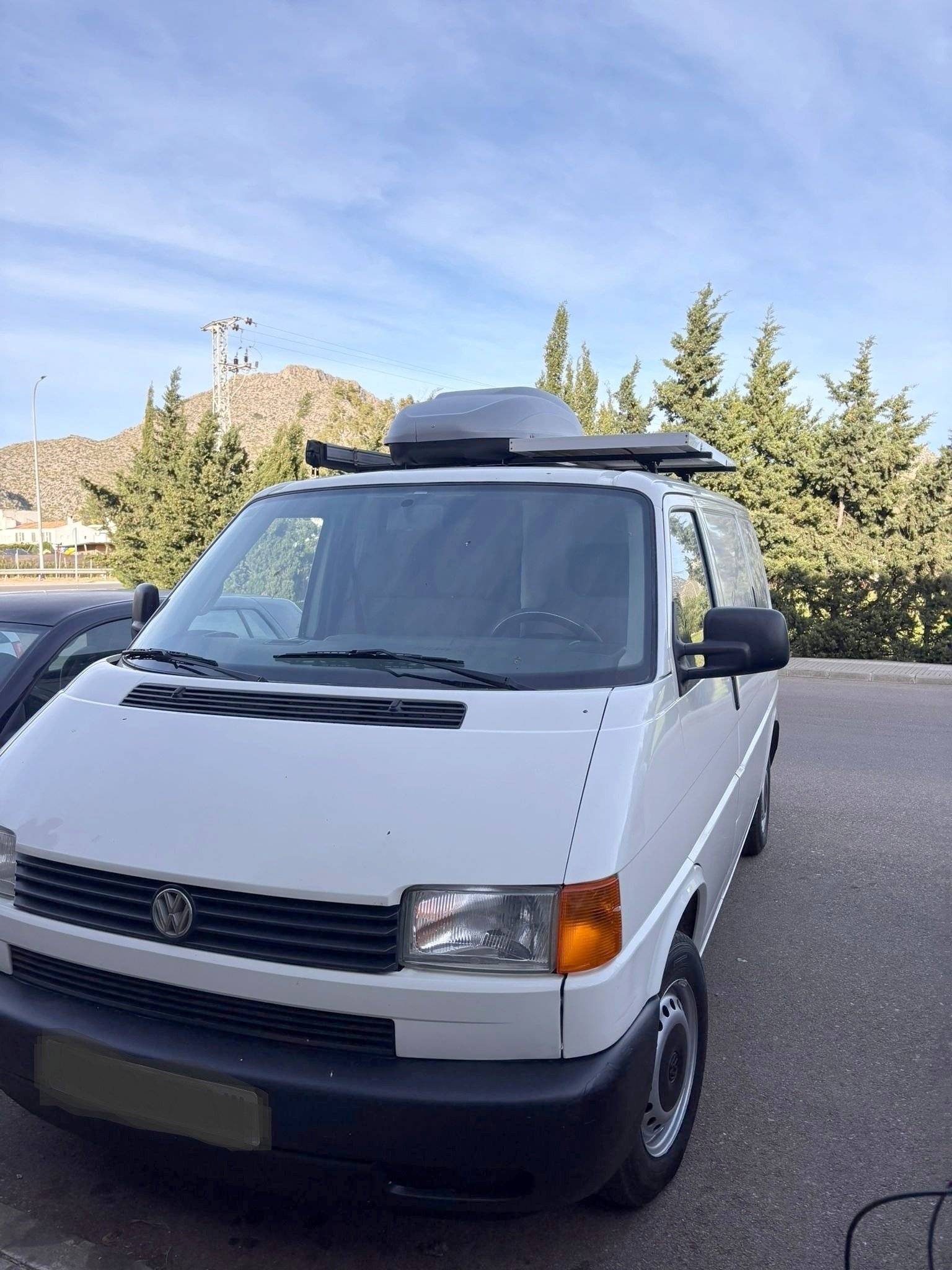 Front view from 3/4 Volkswagen California Camper - Yescapa