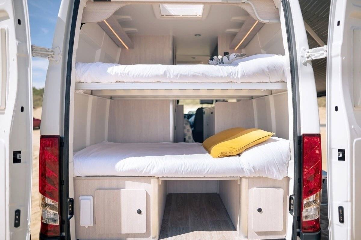 Couchages Iveco Iveco Daily 35S16 L3H2 HI-MATIC C - Yescapa
