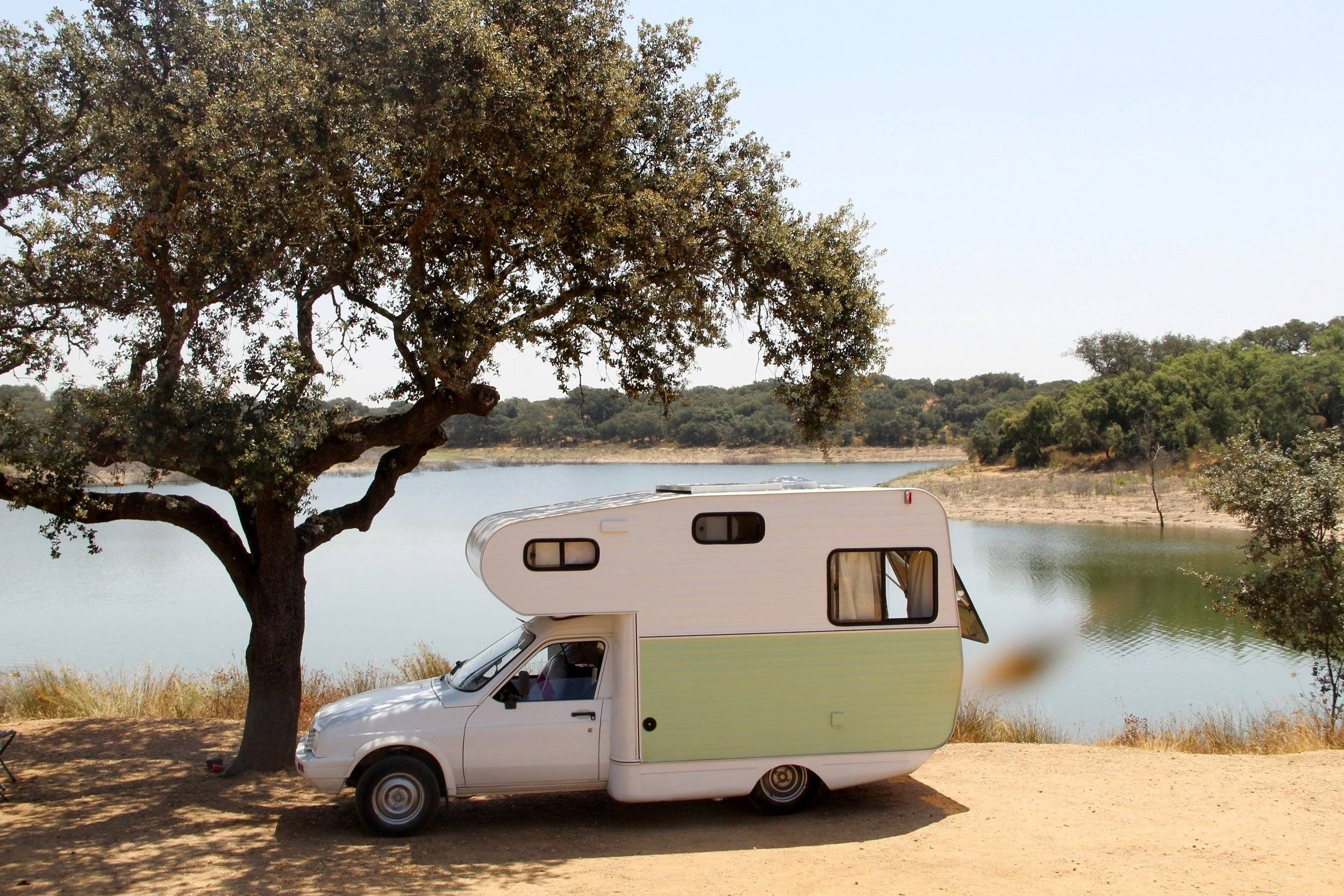 Vue avant de 3/4 Citroën Citroën C15 - Yescapa