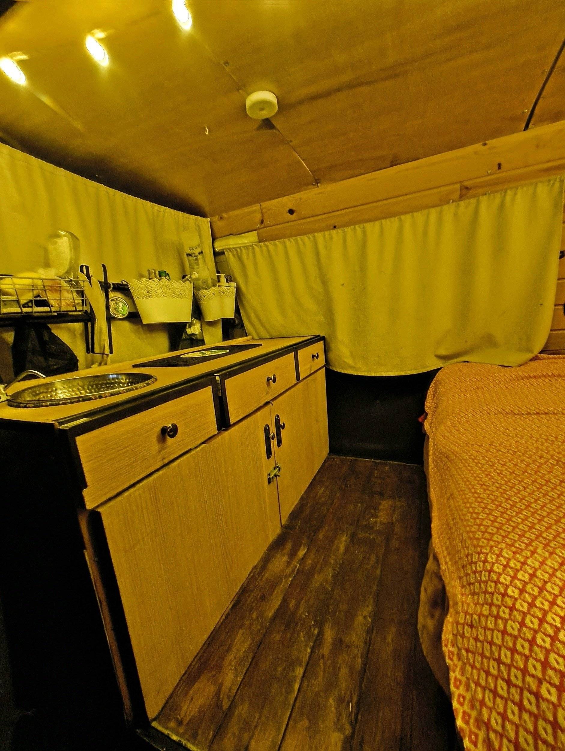 Coin repas Mazda Mazda bongo - Yescapa