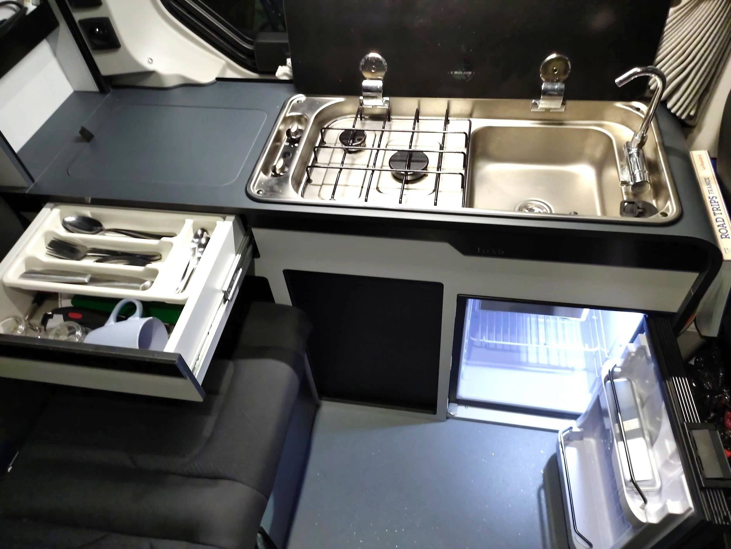 Kitchen Renault RENAULT TRAFIC III EDC DCI 150 L1H1 2.8T - Yescapa