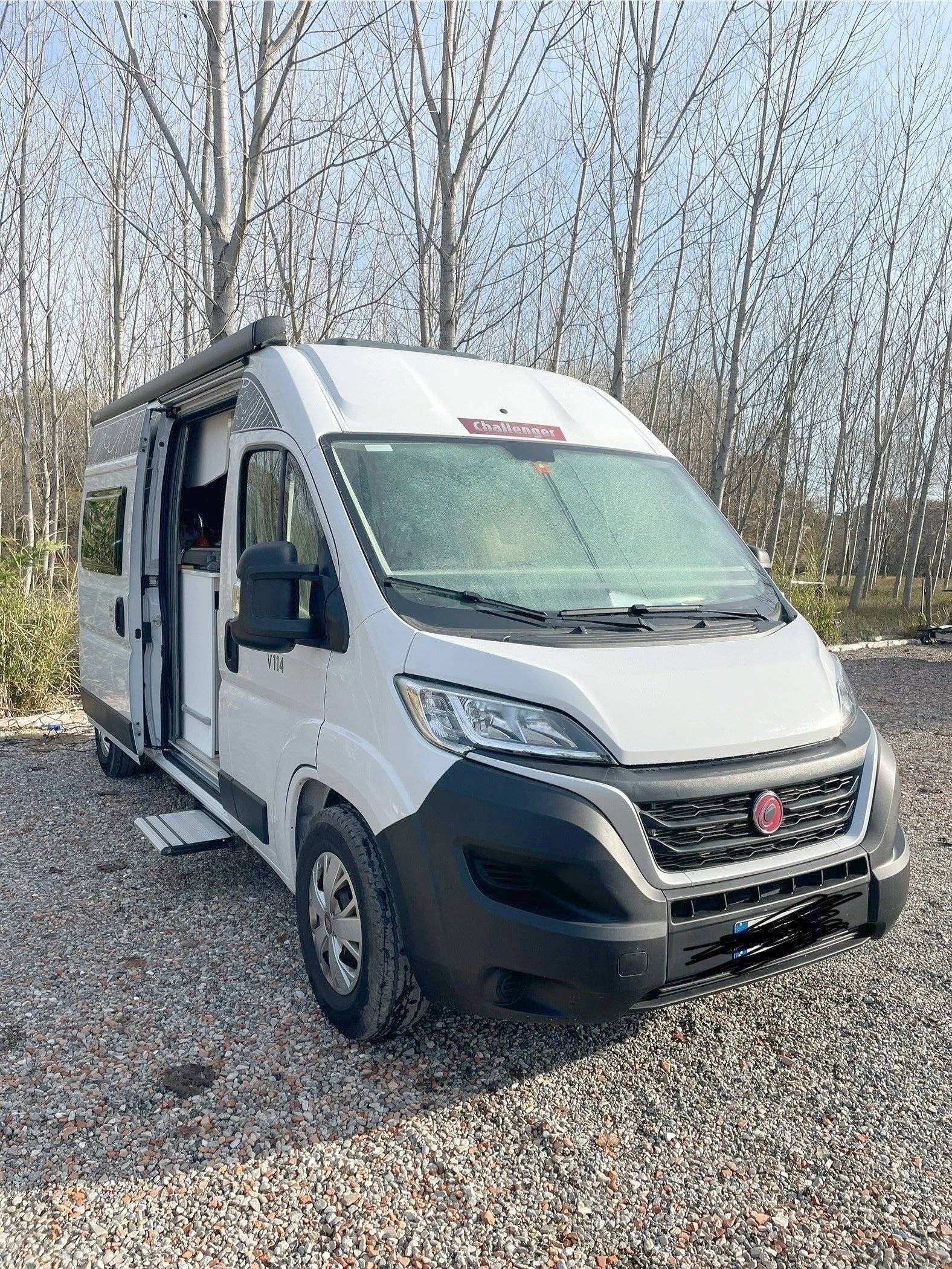 Front view from 3/4 Fiat - Yescapa