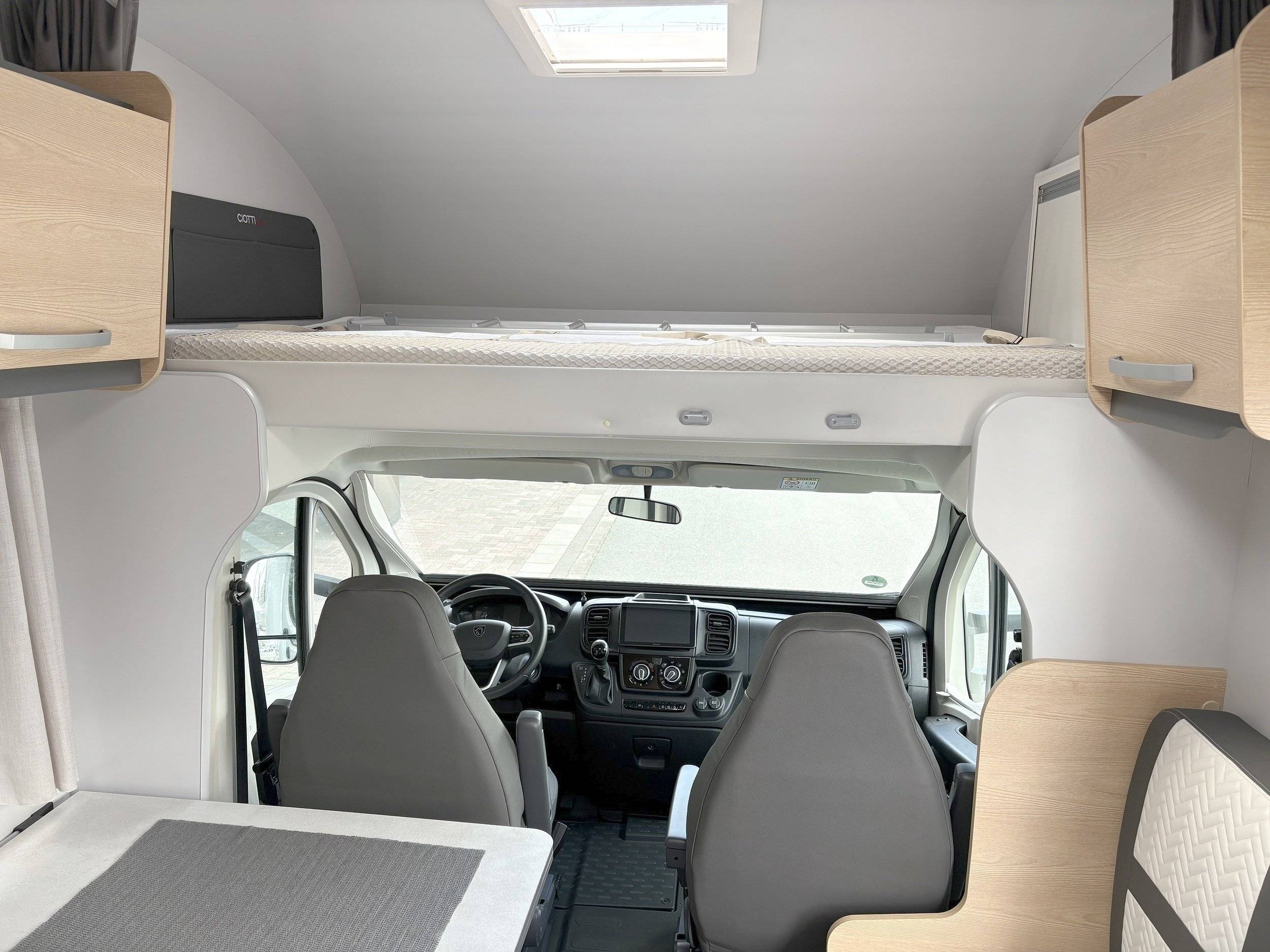 Berth Peugeot Boxer - Yescapa