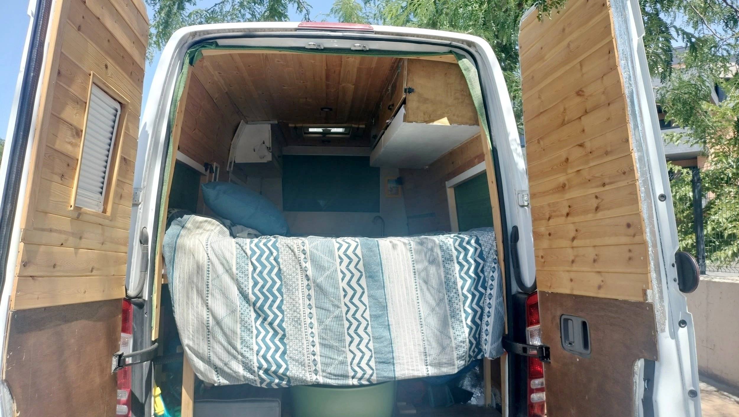 Plazas en cama Mercedes Sprinter 2,2 143 ch - Yescapa