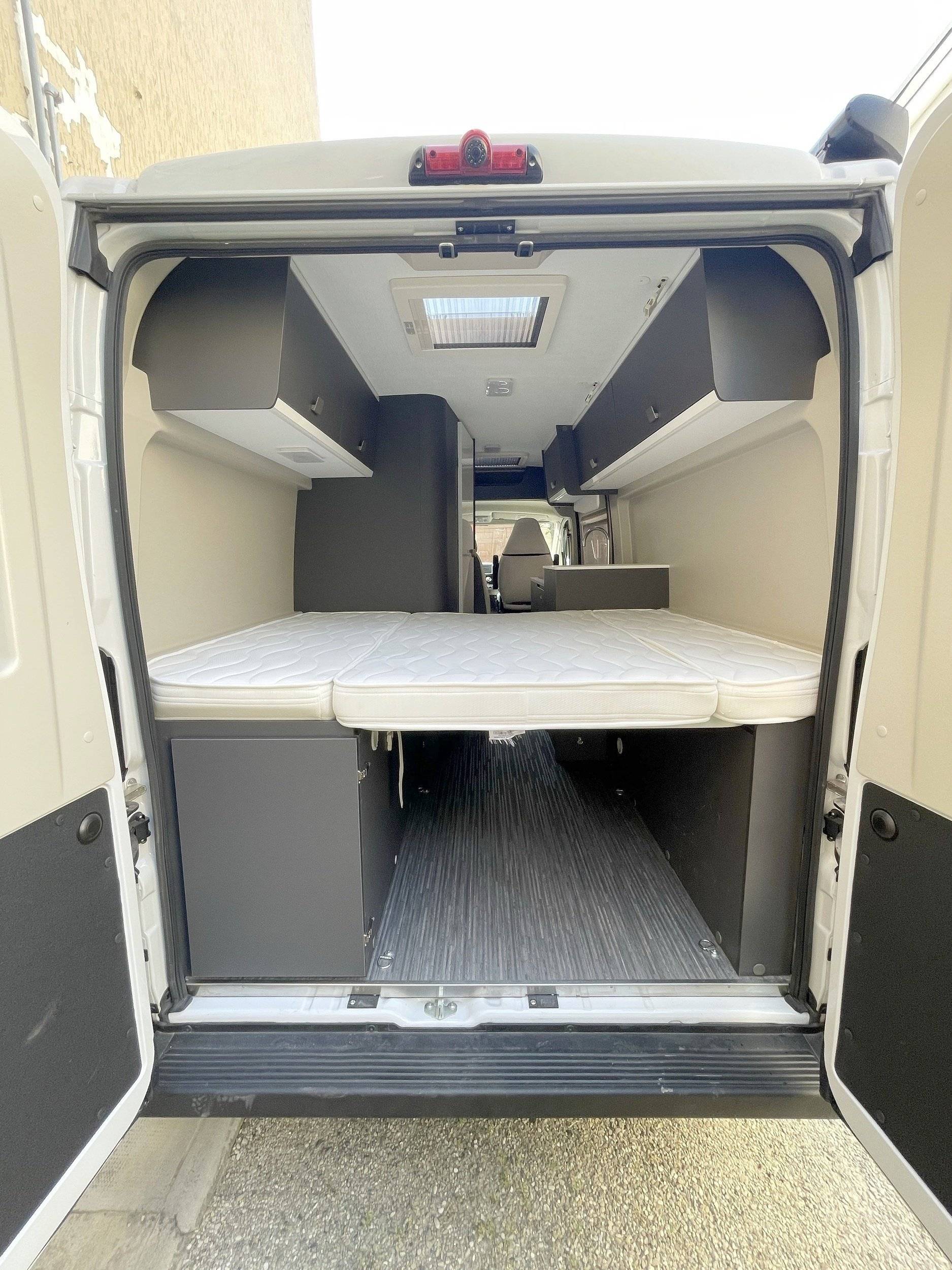 Mclouis Van 3 Menfys