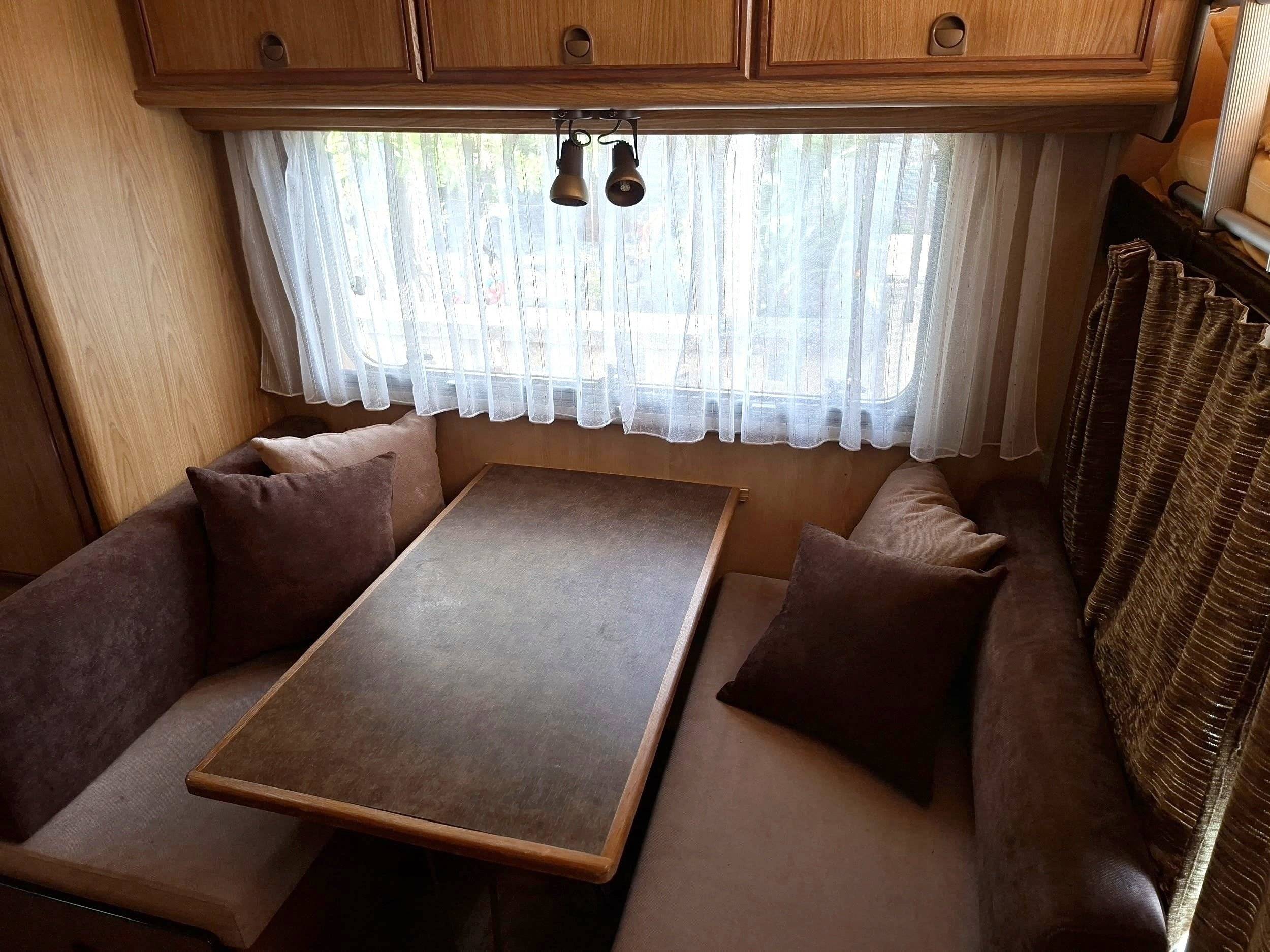 Área de jantar Fiat Fiat Ducato 2.5 D - Yescapa